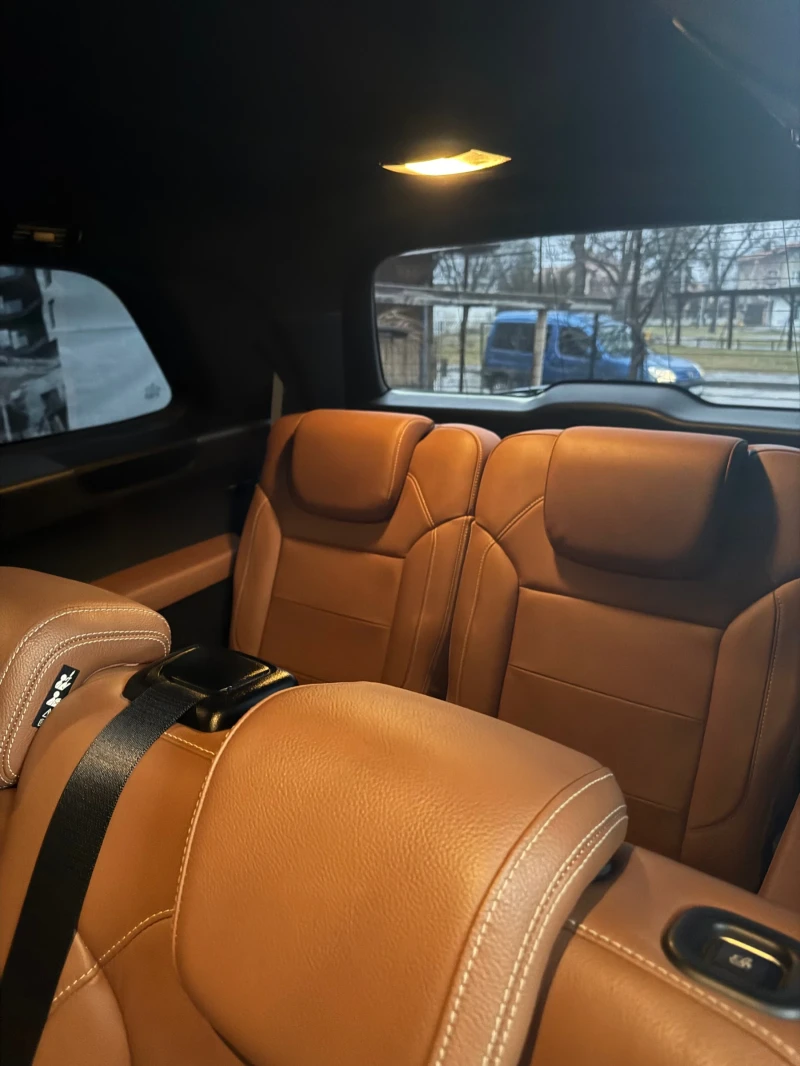 Mercedes-Benz GLS 500  ! AMG/7MESTA/TVx3/DISTR/360CAM/ОБДУХ/PANO/, снимка 11 - Автомобили и джипове - 53240046