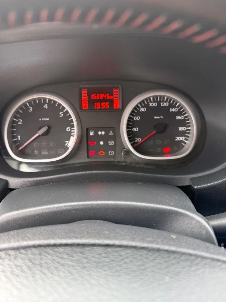 Dacia Duster 1.6 бензин, снимка 6 - Автомобили и джипове - 56144946