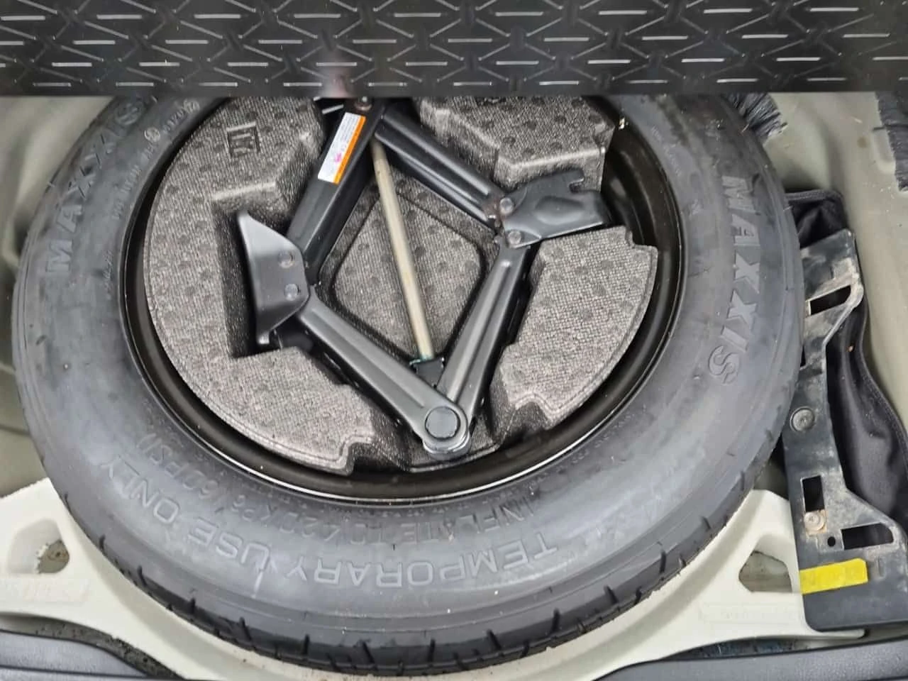 Toyota Rav4 * LE * CARFAX * БЕЗ ПЪРВОНАЧАЛНА ВНОСКА, снимка 14 - Автомобили и джипове - 53900576