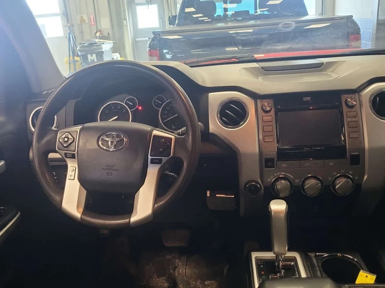 Toyota Tundra | SR5 CREW CAB SHORT BED | 5.7L | , снимка 9 - Автомобили и джипове - 53989464
