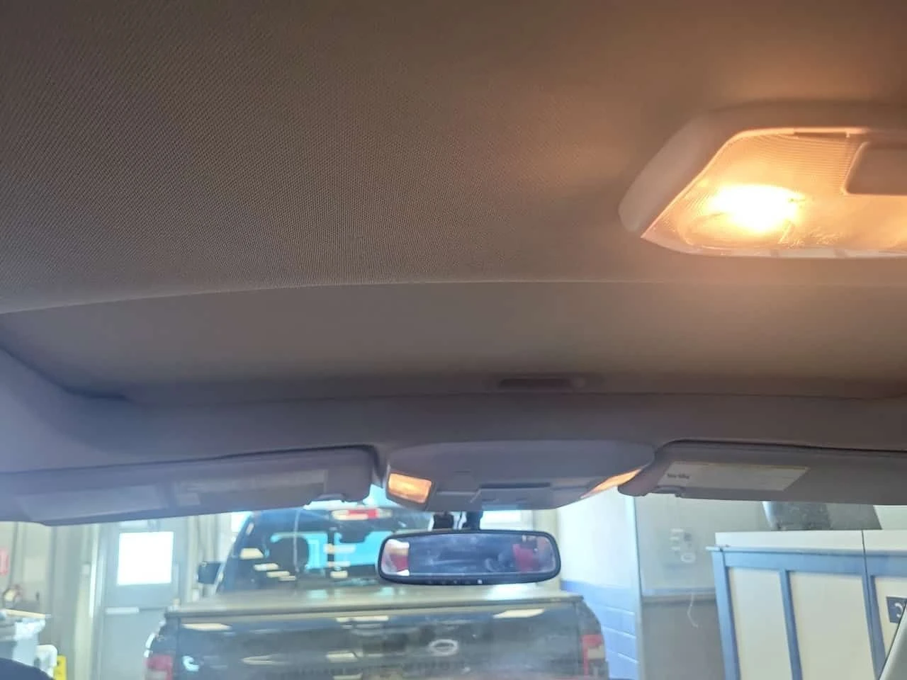 Toyota Tundra | SR5 CREW CAB SHORT BED | 5.7L | , снимка 12 - Автомобили и джипове - 53989464