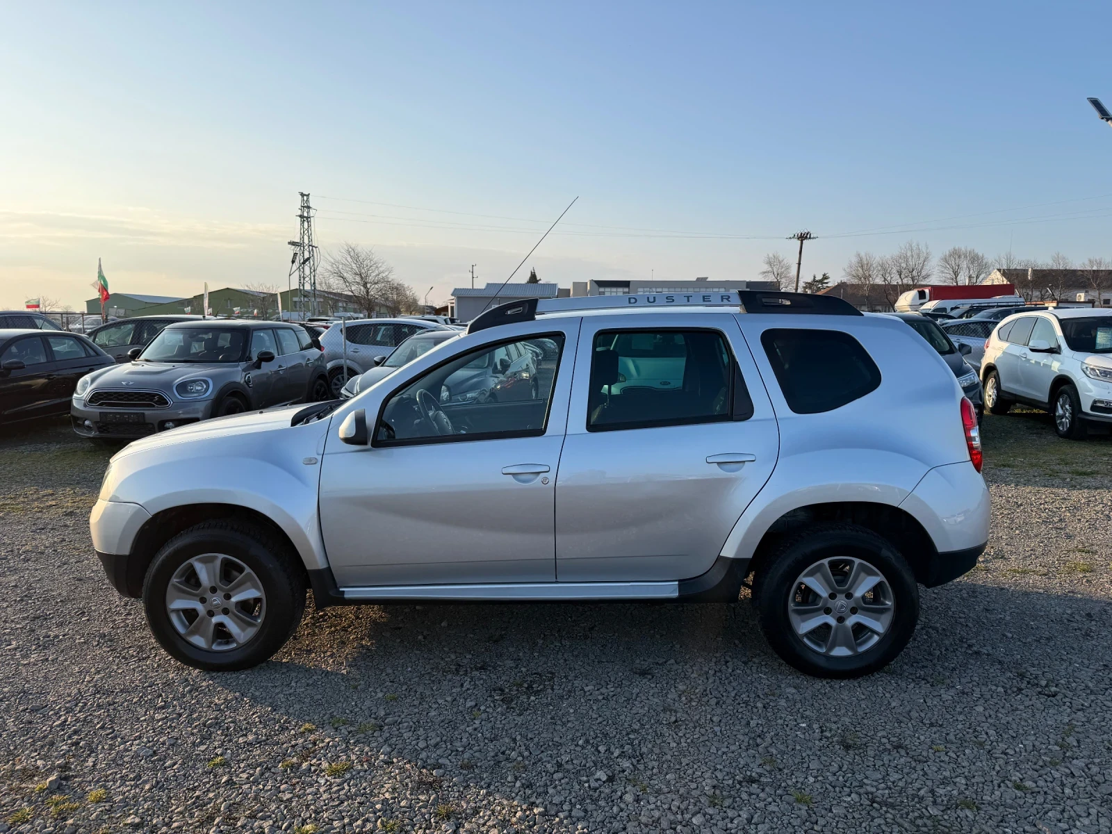 Dacia Duster 1.6 ШВЕЙЦАРИЯ 4х4 FACELIFT, снимка 10 - Автомобили и джипове - 53989249