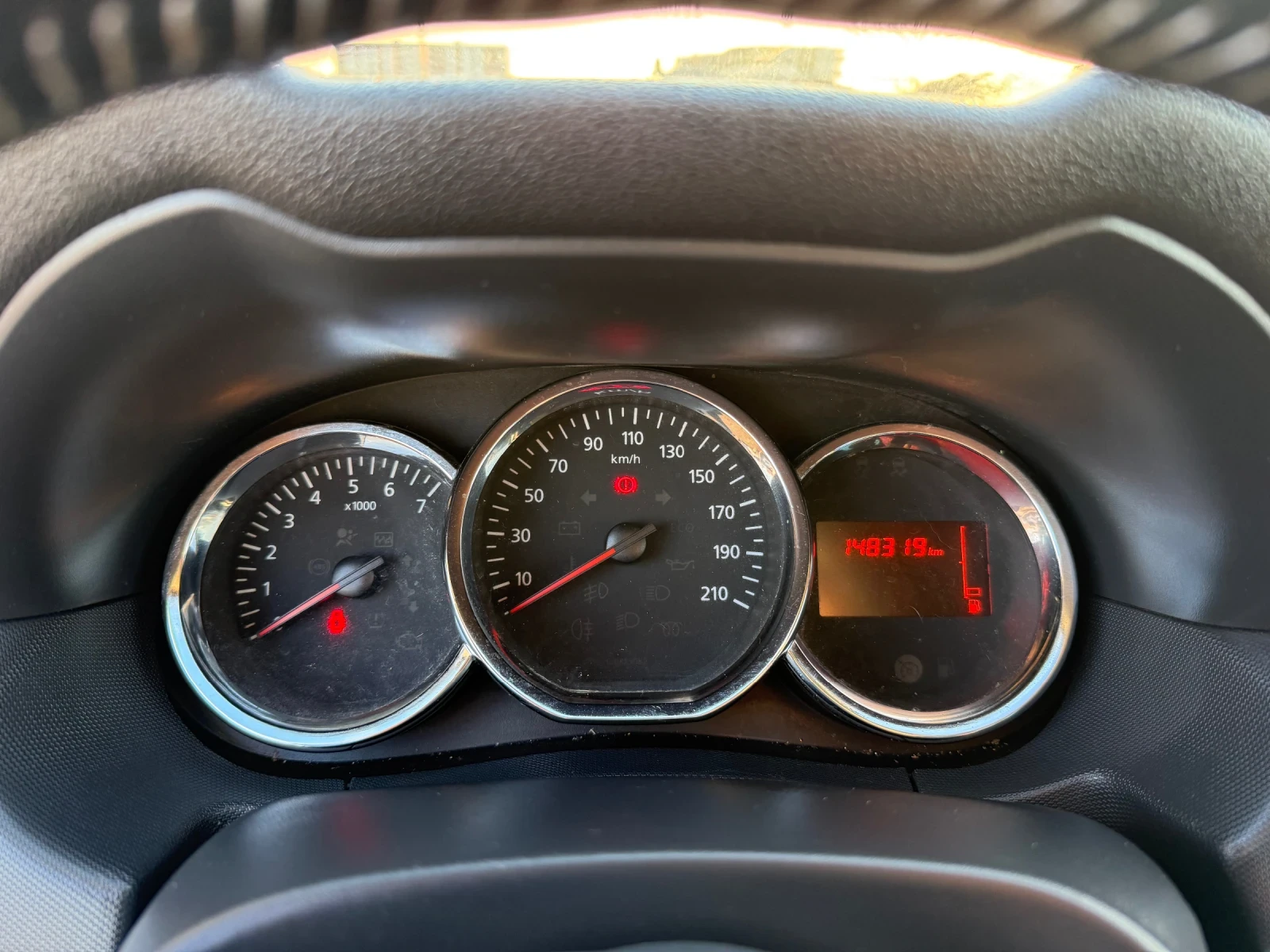 Dacia Duster 1.6 ШВЕЙЦАРИЯ 4х4 FACELIFT, снимка 16 - Автомобили и джипове - 53989249