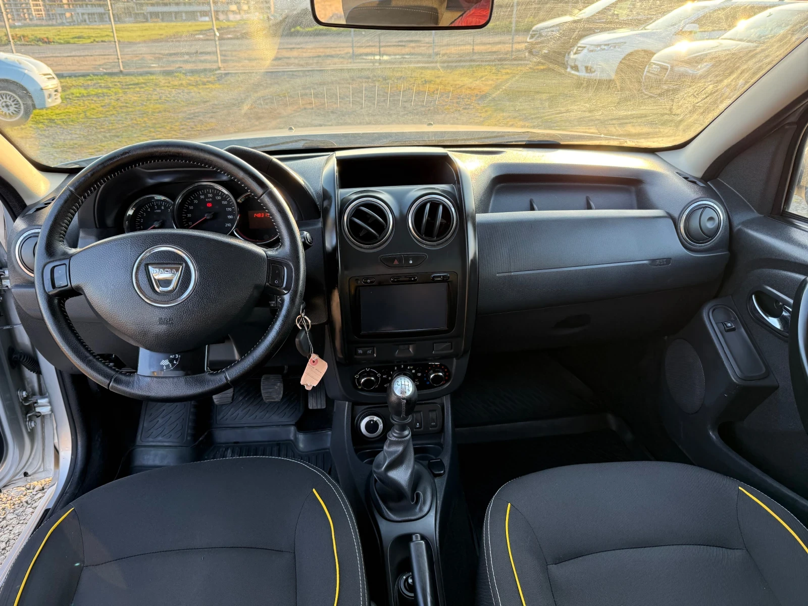 Dacia Duster 1.6 ШВЕЙЦАРИЯ 4х4 FACELIFT, снимка 13 - Автомобили и джипове - 53989249