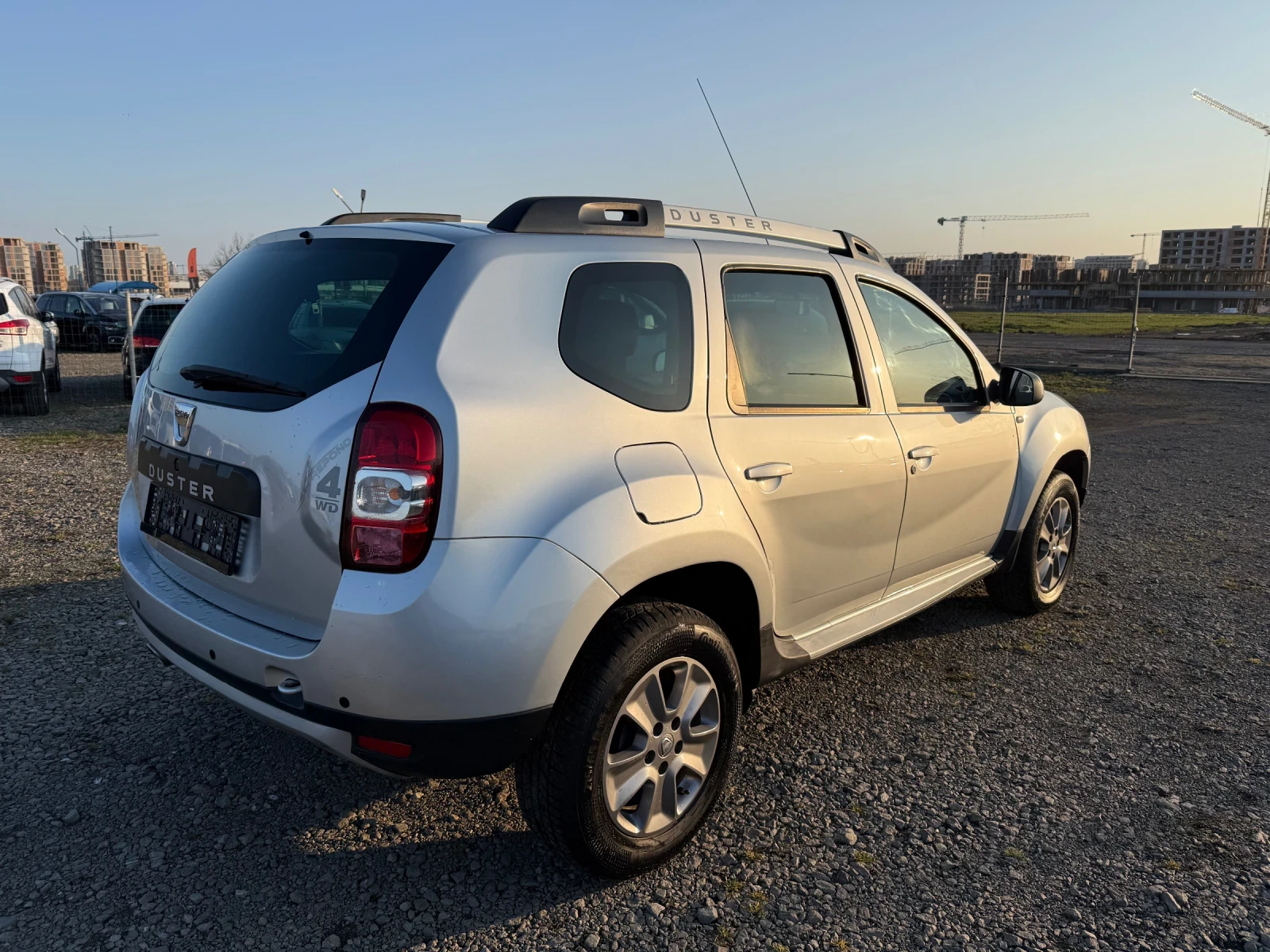 Dacia Duster 1.6 ШВЕЙЦАРИЯ 4х4 FACELIFT, снимка 7 - Автомобили и джипове - 53989249