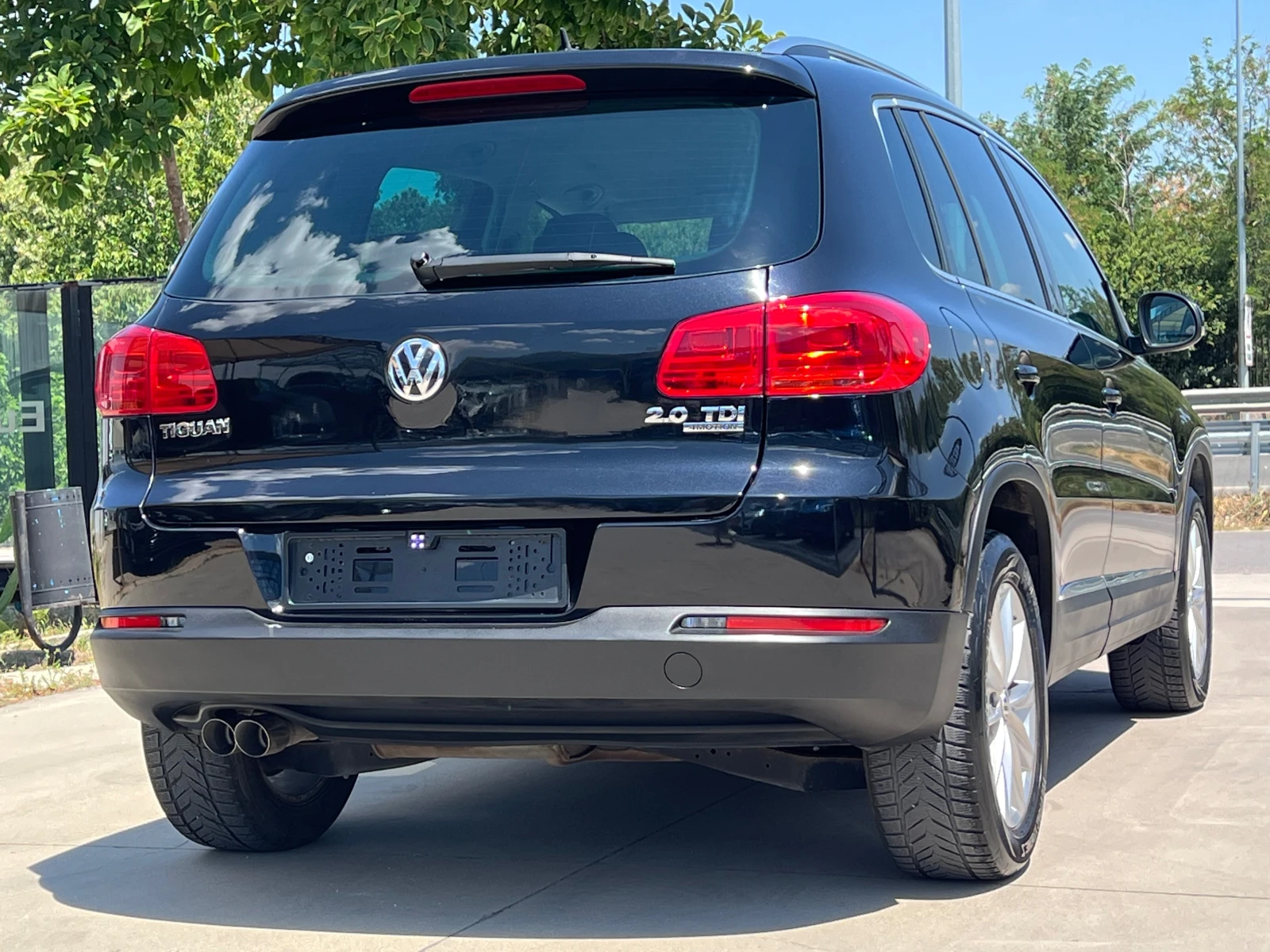 VW Tiguan 2.0TDI, 4-MOTION-ПЪЛНА СЕРВИЗНА ИСТОРИЯ!!!, снимка 5 - Автомобили и джипове - 55463654