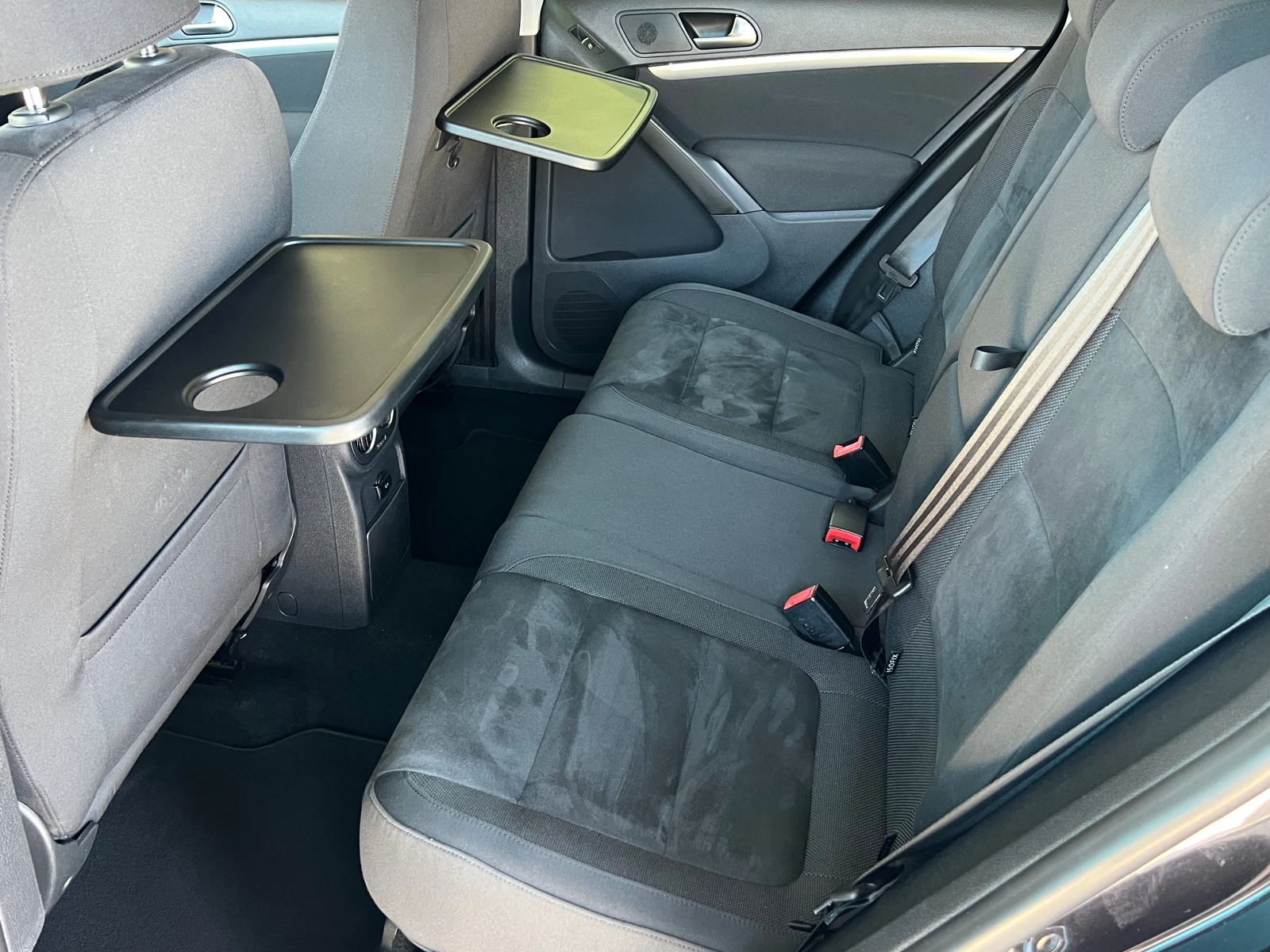 VW Tiguan 2.0TDI, 4-MOTION-ПЪЛНА СЕРВИЗНА ИСТОРИЯ!!!, снимка 15 - Автомобили и джипове - 55463654