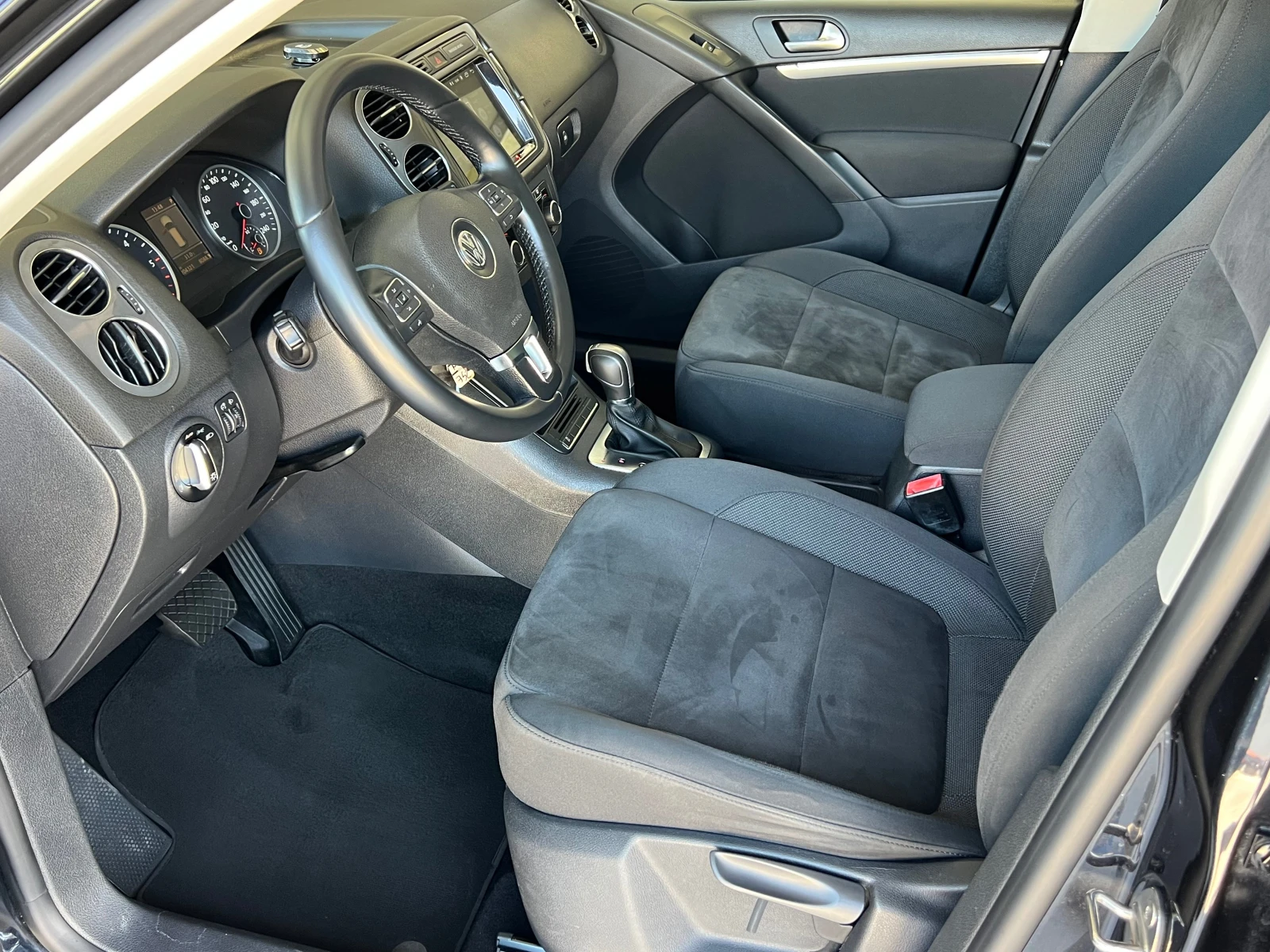 VW Tiguan 2.0TDI, 4-MOTION-ПЪЛНА СЕРВИЗНА ИСТОРИЯ!!!, снимка 10 - Автомобили и джипове - 55463654