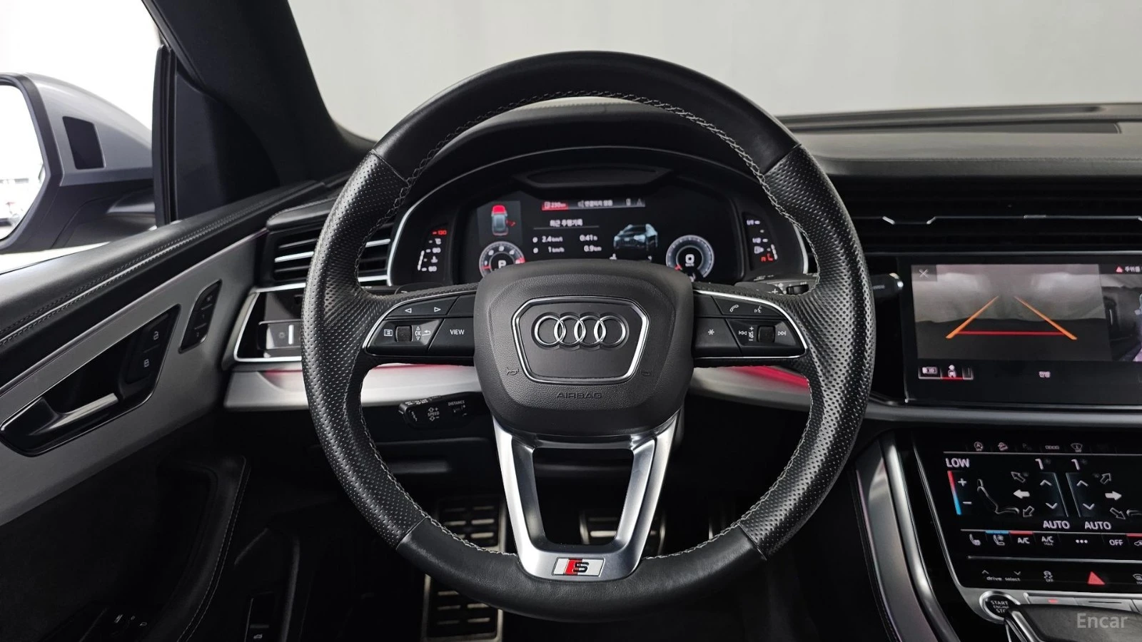 Audi Q8 PREMIUM* ОБДУХВАНЕ* 360 КАМЕРА* HEADUP* ПАМЕТ* , снимка 13 - Автомобили и джипове - 55623924
