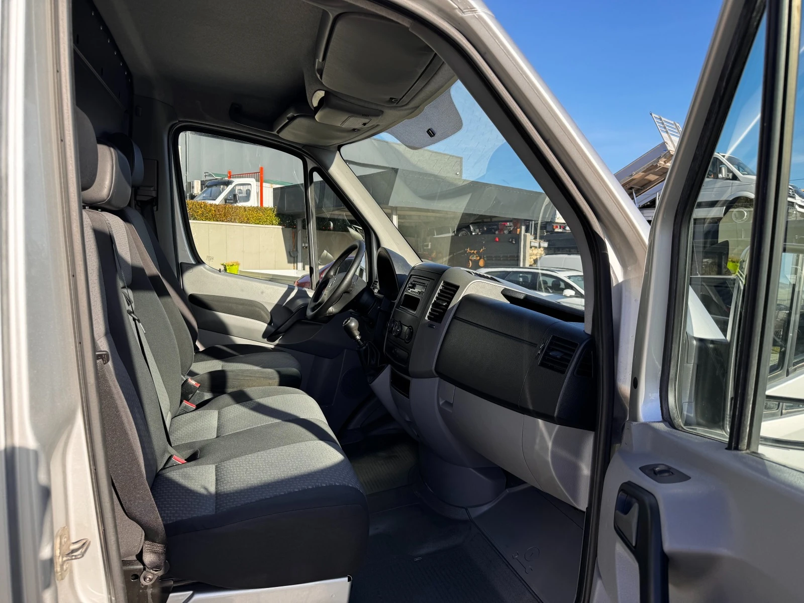 VW Crafter 2.0TDI Хладилен Клима L2H2  - изображение 7