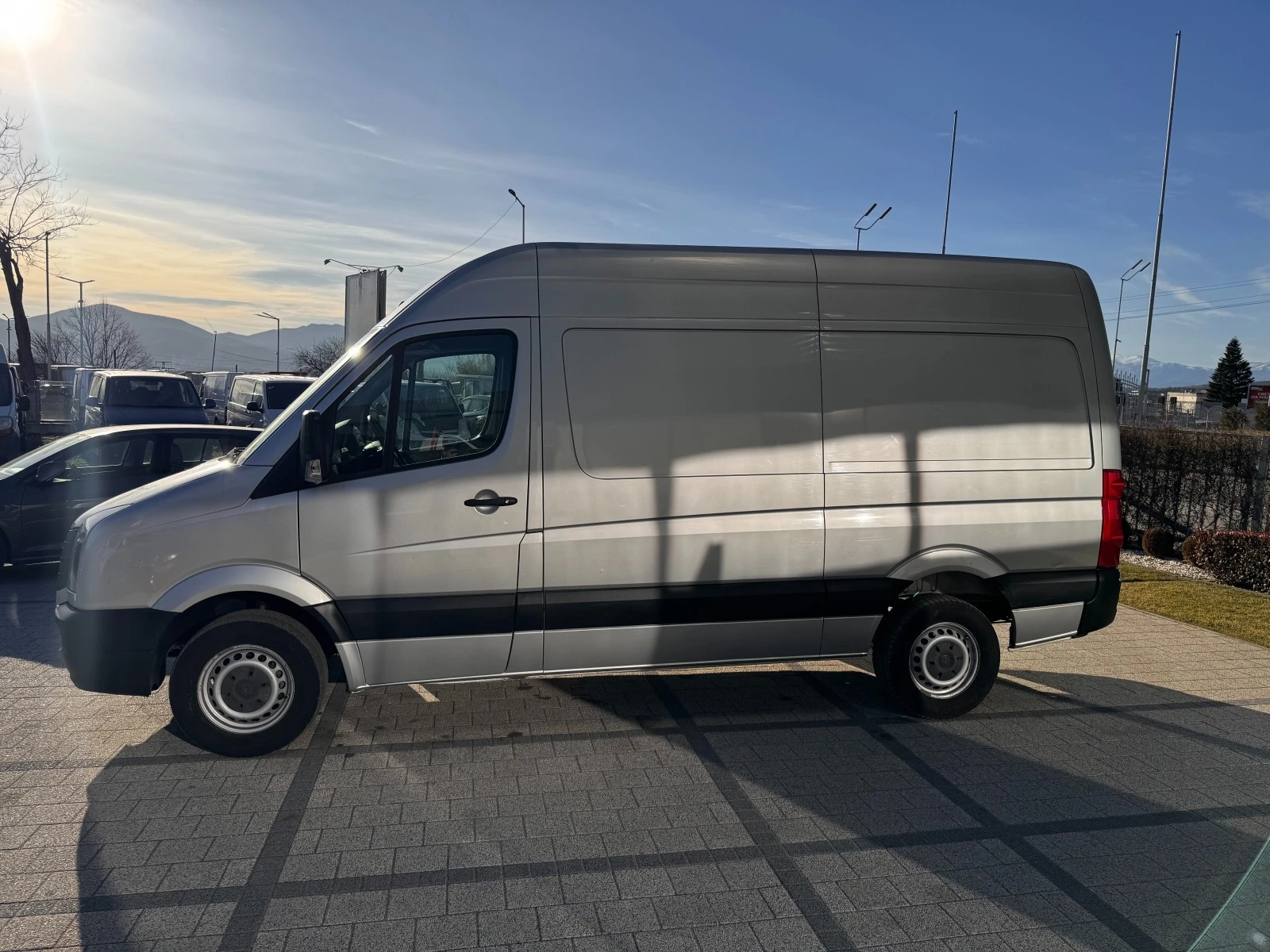 VW Crafter 2.0TDI Хладилен Клима L2H2  - изображение 3