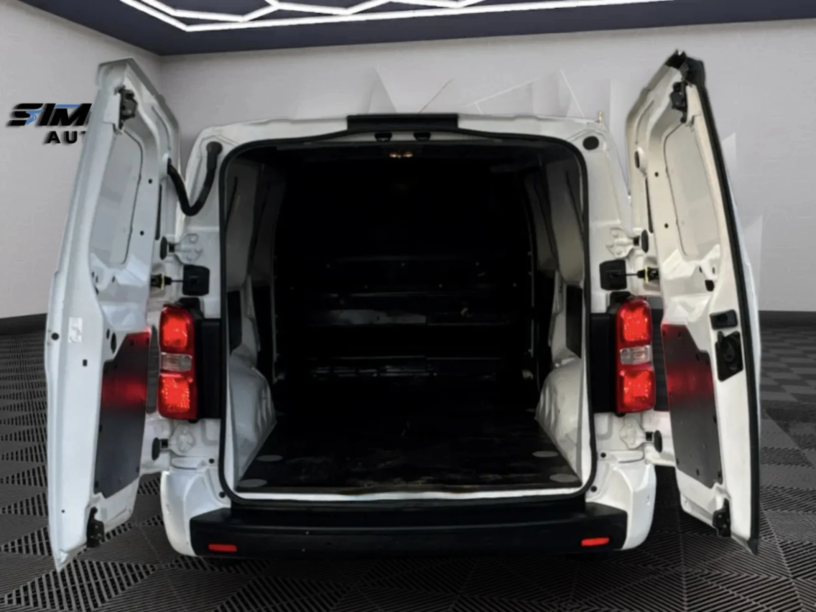 Citroen Jumpy L3 2.0HDi 177КС. АВТОМАТИК НАВИГАЦИЯ КОЖА КАМЕРИ - изображение 8