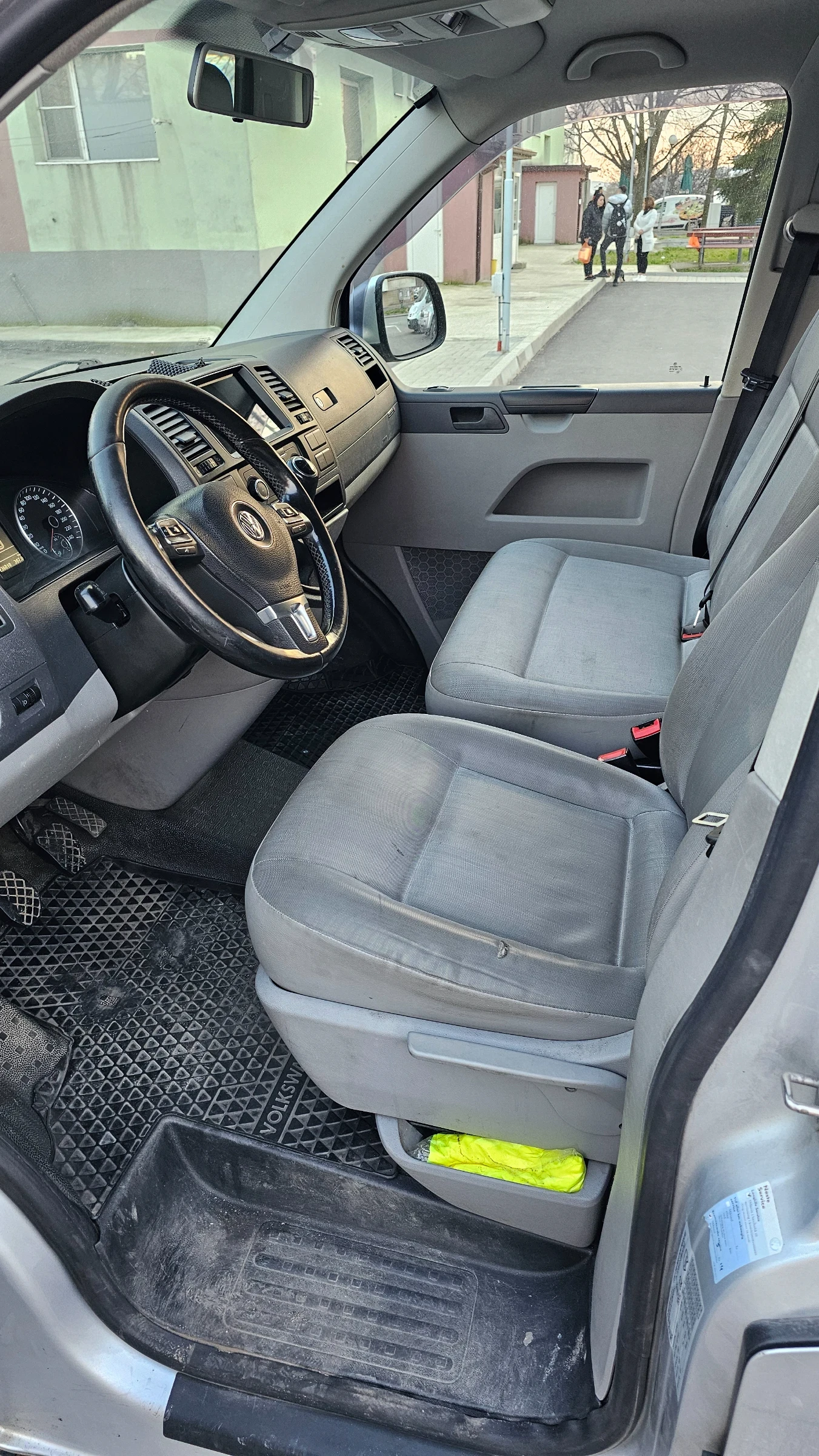 VW T5, снимка 5 - Бусове и автобуси - 53792326