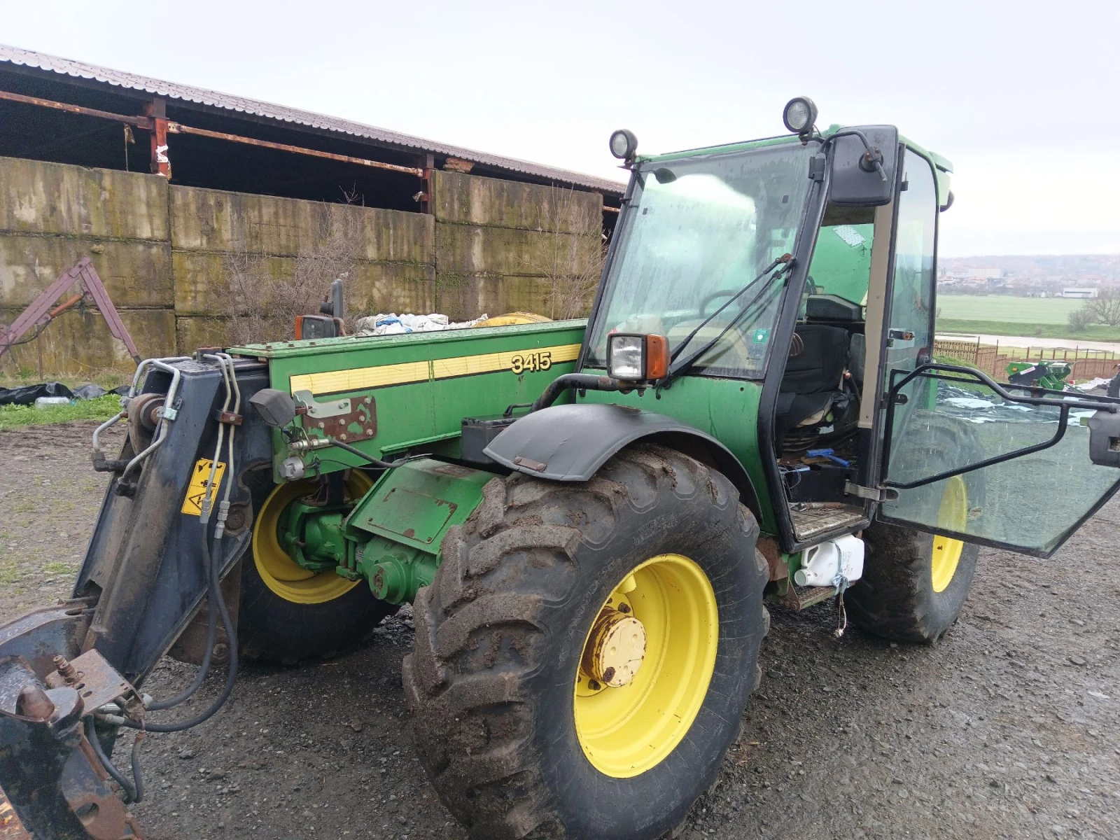 Телескопичен товарач John Deere 3415 - изображение 5