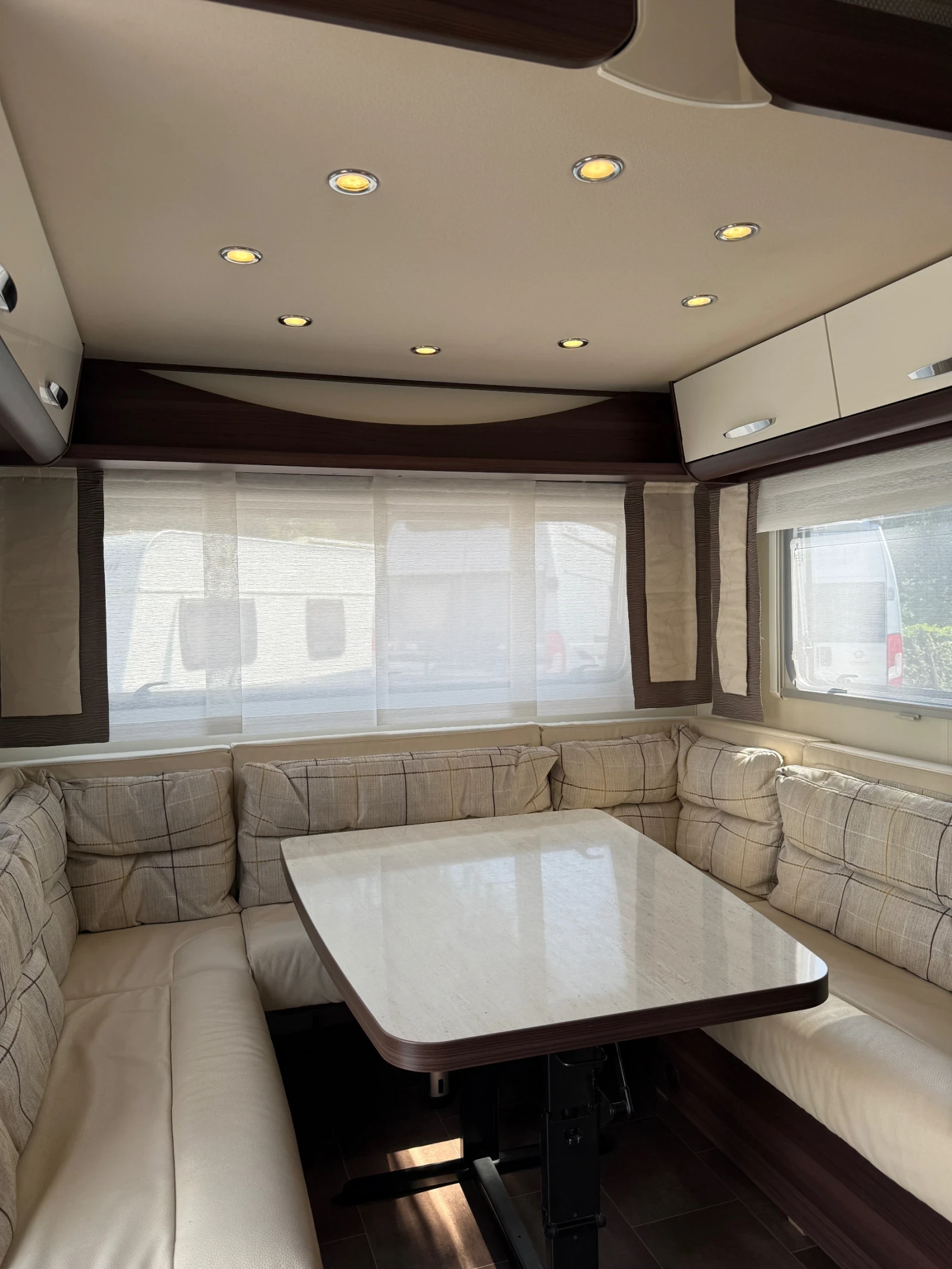 Каравана Burstner Averso Plus 510 Климатик, Мувър и още - изображение 5