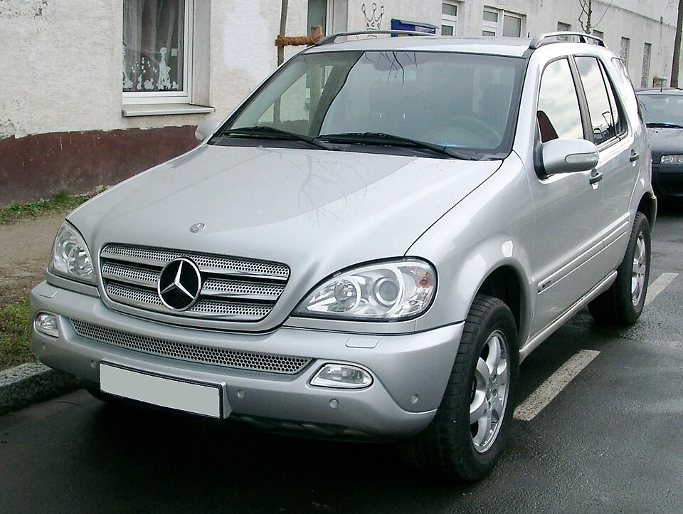 ПРОДАВАМ ПРЕДНО СТЪКЛО ЗА MERCEDES-BENZ ML W163