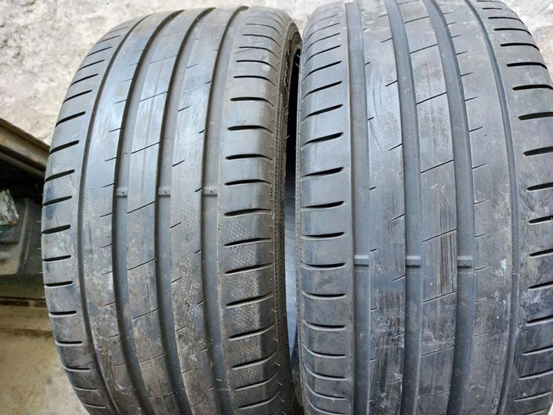 Гуми Летни 235/35R19, снимка 1 - Гуми и джанти - 37110597