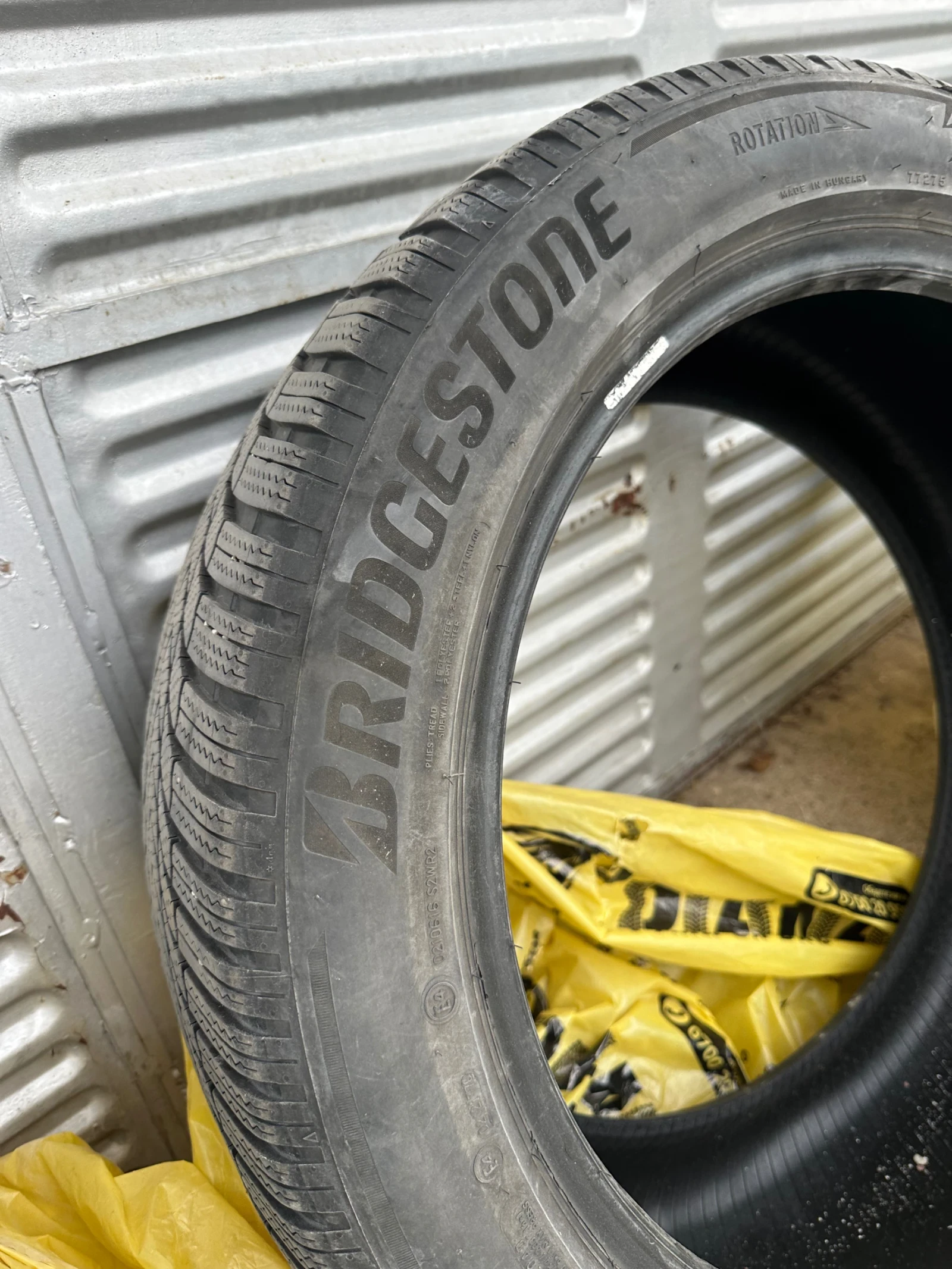 Гуми Зимни 275/45R20, снимка 3 - Гуми и джанти - 56277510