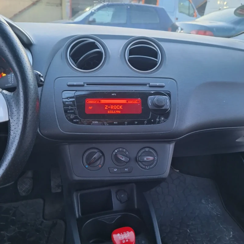 Seat Ibiza, снимка 9 - Автомобили и джипове - 47712575