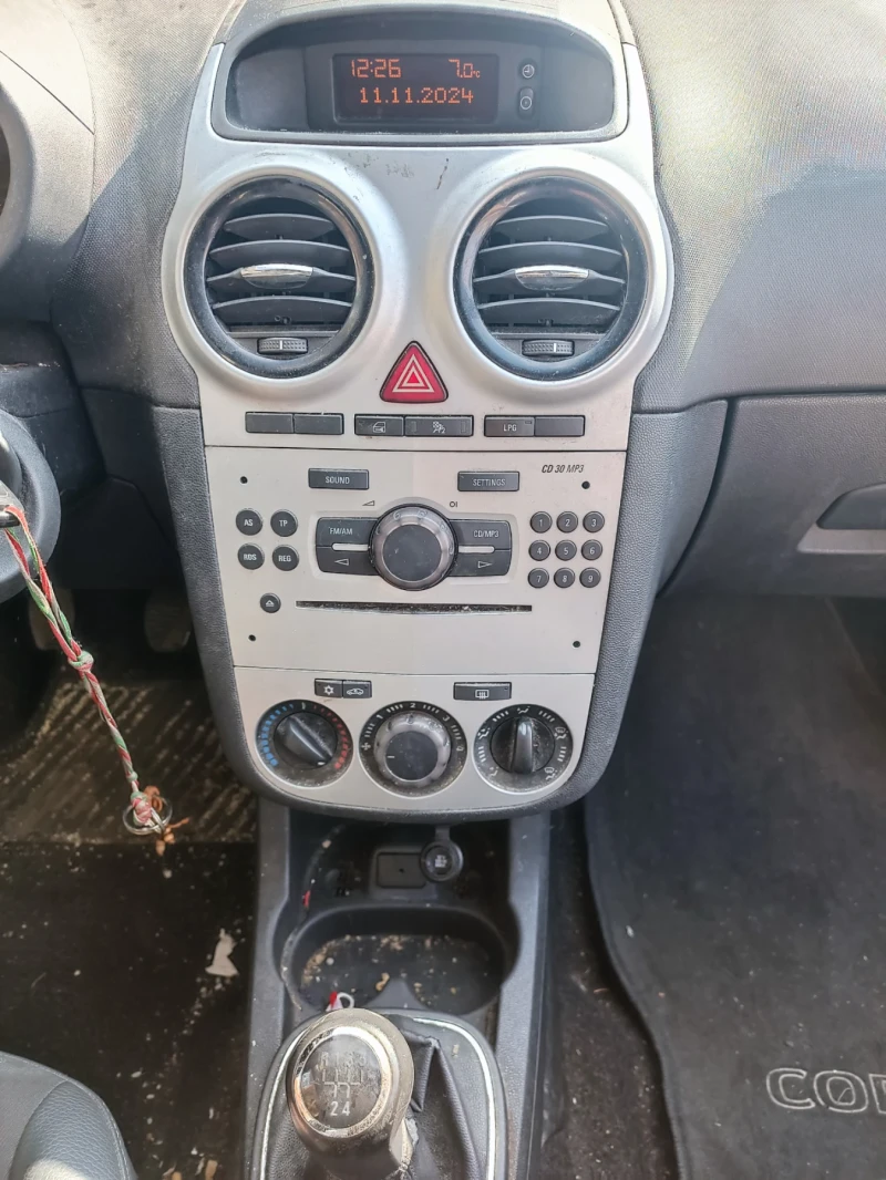 Opel Corsa 1.2i GPL EURO 5B , снимка 8 - Автомобили и джипове - 47926266