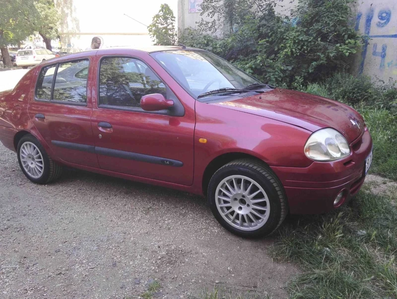 Renault Clio, снимка 1 - Автомобили и джипове - 48335987