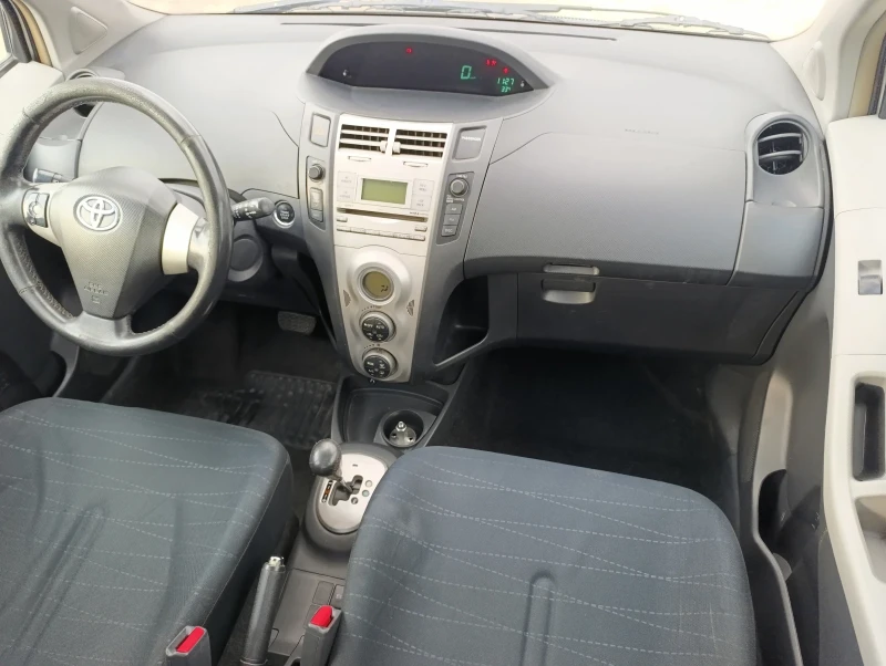 Toyota Yaris 1.3 VVTI Automatic  Газ, снимка 11 - Автомобили и джипове - 49415546
