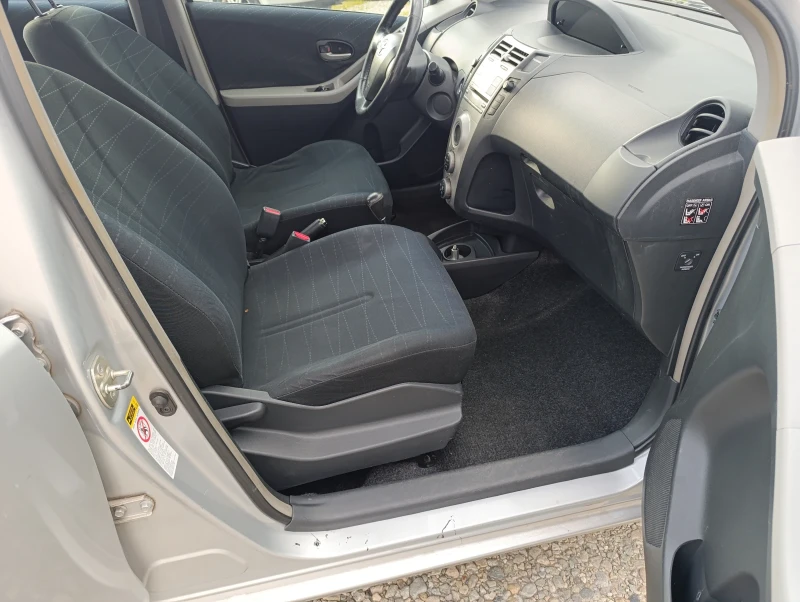 Toyota Yaris 1.3 VVTI Automatic  Газ, снимка 10 - Автомобили и джипове - 49415546