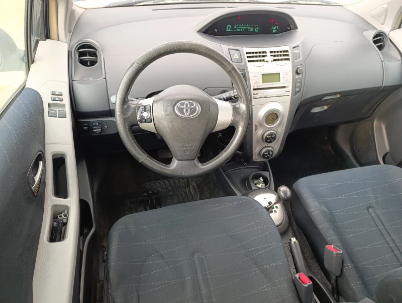 Toyota Yaris 1.3 VVTI Automatic  Газ, снимка 13 - Автомобили и джипове - 49415546
