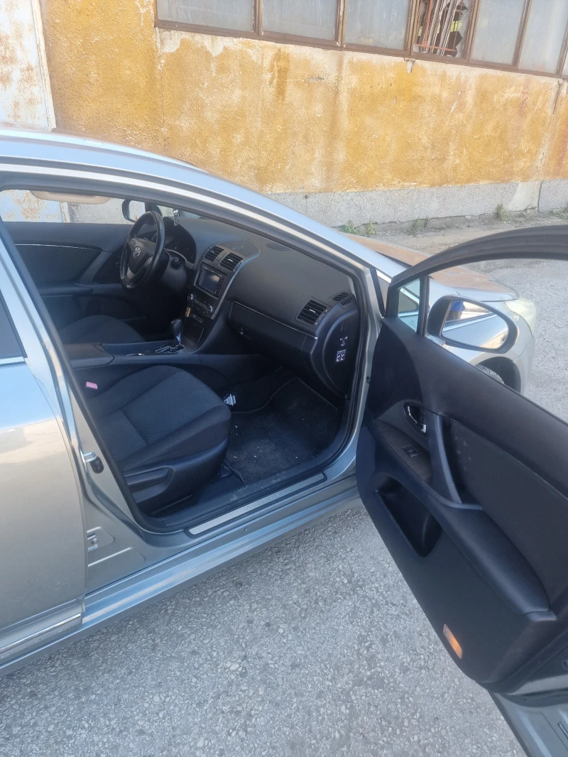 Toyota Avensis 1.8 с газ , снимка 10 - Автомобили и джипове - 49652355