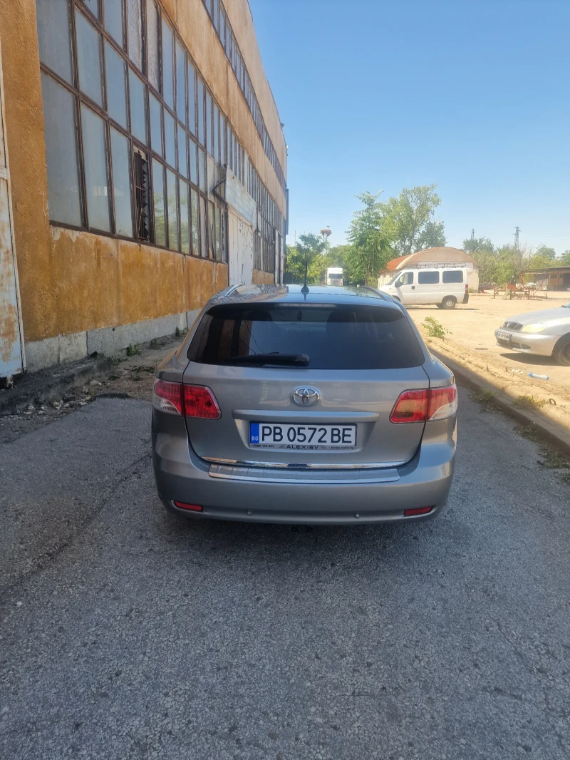 Toyota Avensis 1.8 с газ , снимка 4 - Автомобили и джипове - 49652355