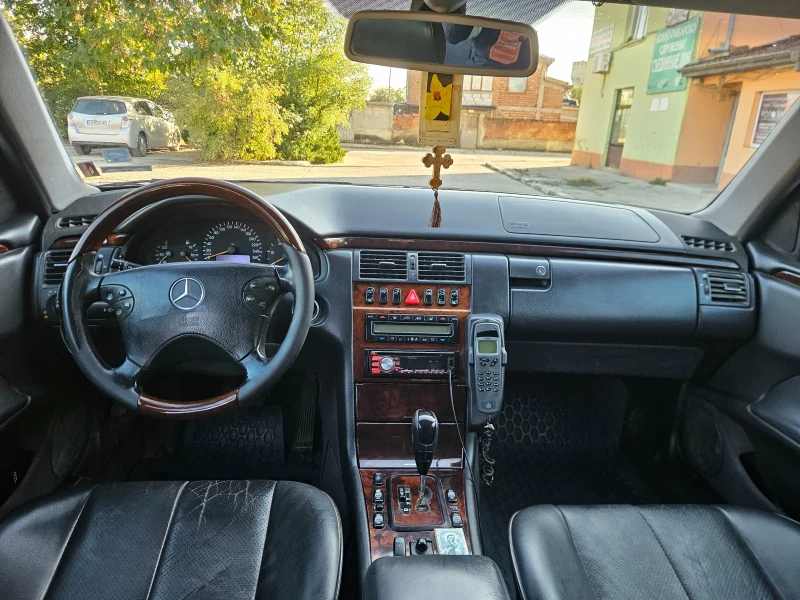 Mercedes-Benz E 320, снимка 9 - Автомобили и джипове - 51946147