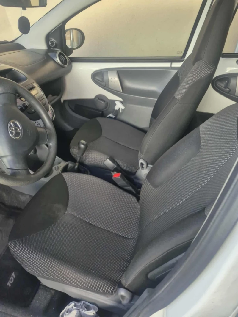 Toyota Aygo, снимка 11 - Автомобили и джипове - 52772956