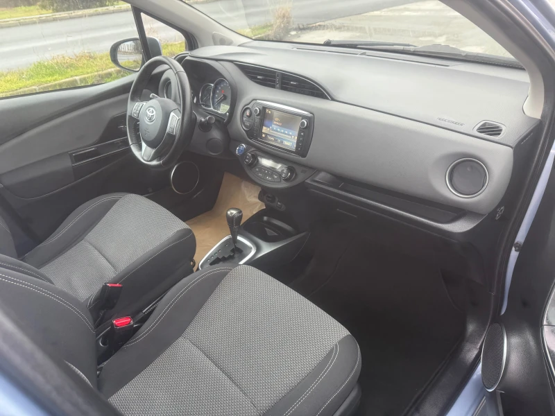 Toyota Yaris 1.5 HYBRID ШВЕЙЦАРИЯ, снимка 10 - Автомобили и джипове - 53039460