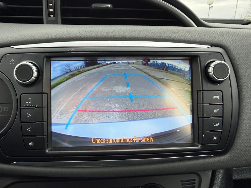 Toyota Yaris 1.5 HYBRID ШВЕЙЦАРИЯ, снимка 8 - Автомобили и джипове - 53039460