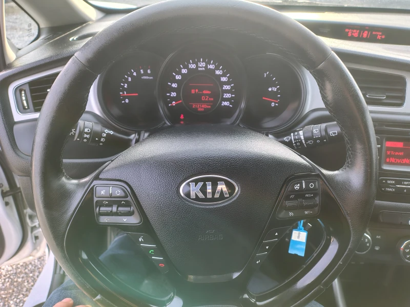 Kia Ceed 1.4 CRDI, снимка 16 - Автомобили и джипове - 53086894