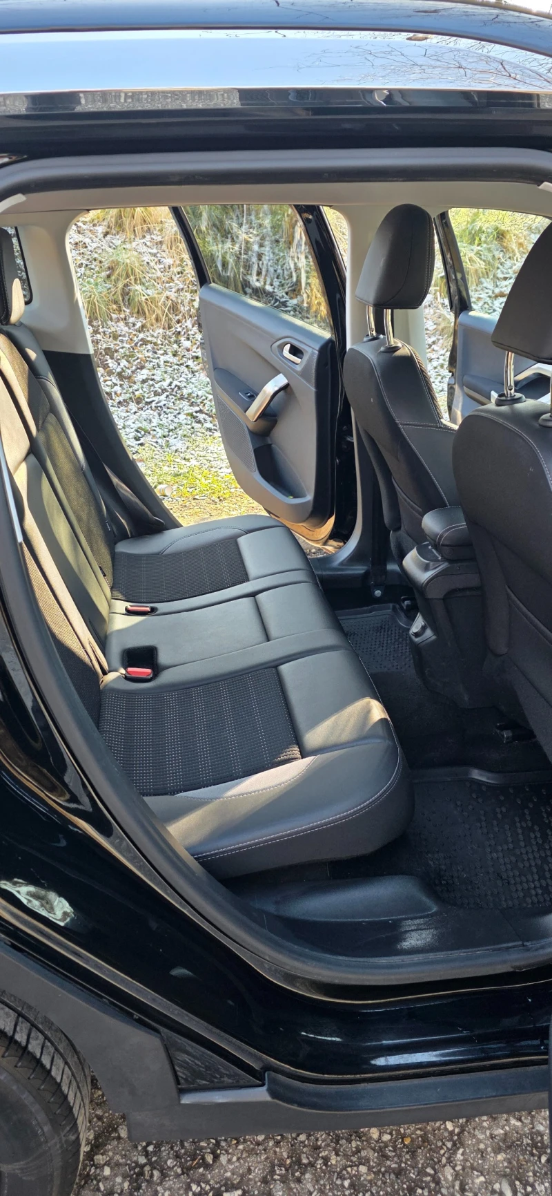 Peugeot 2008 1.2 PureTech автоматик EAT6, снимка 10 - Автомобили и джипове - 53168762