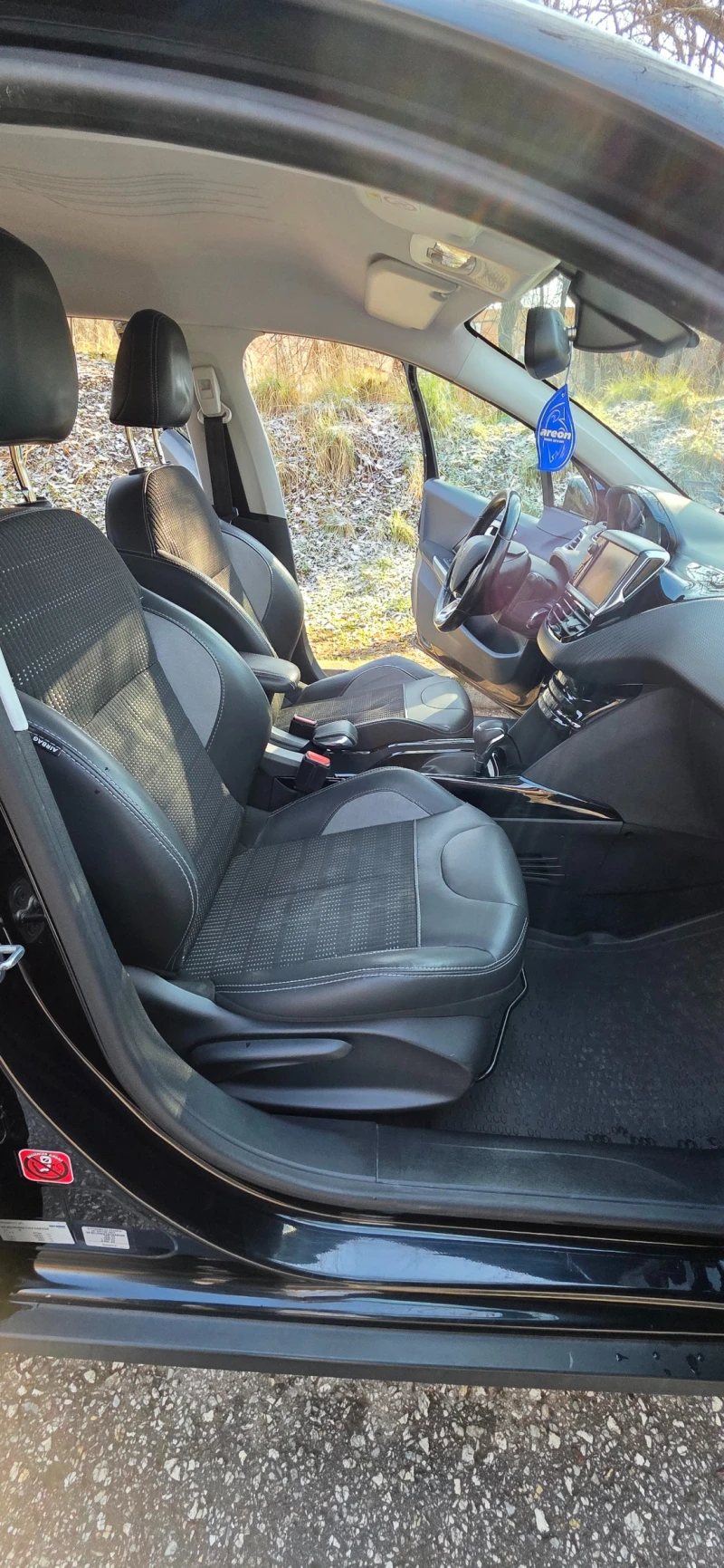 Peugeot 2008 1.2 PureTech автоматик EAT6, снимка 9 - Автомобили и джипове - 53168762