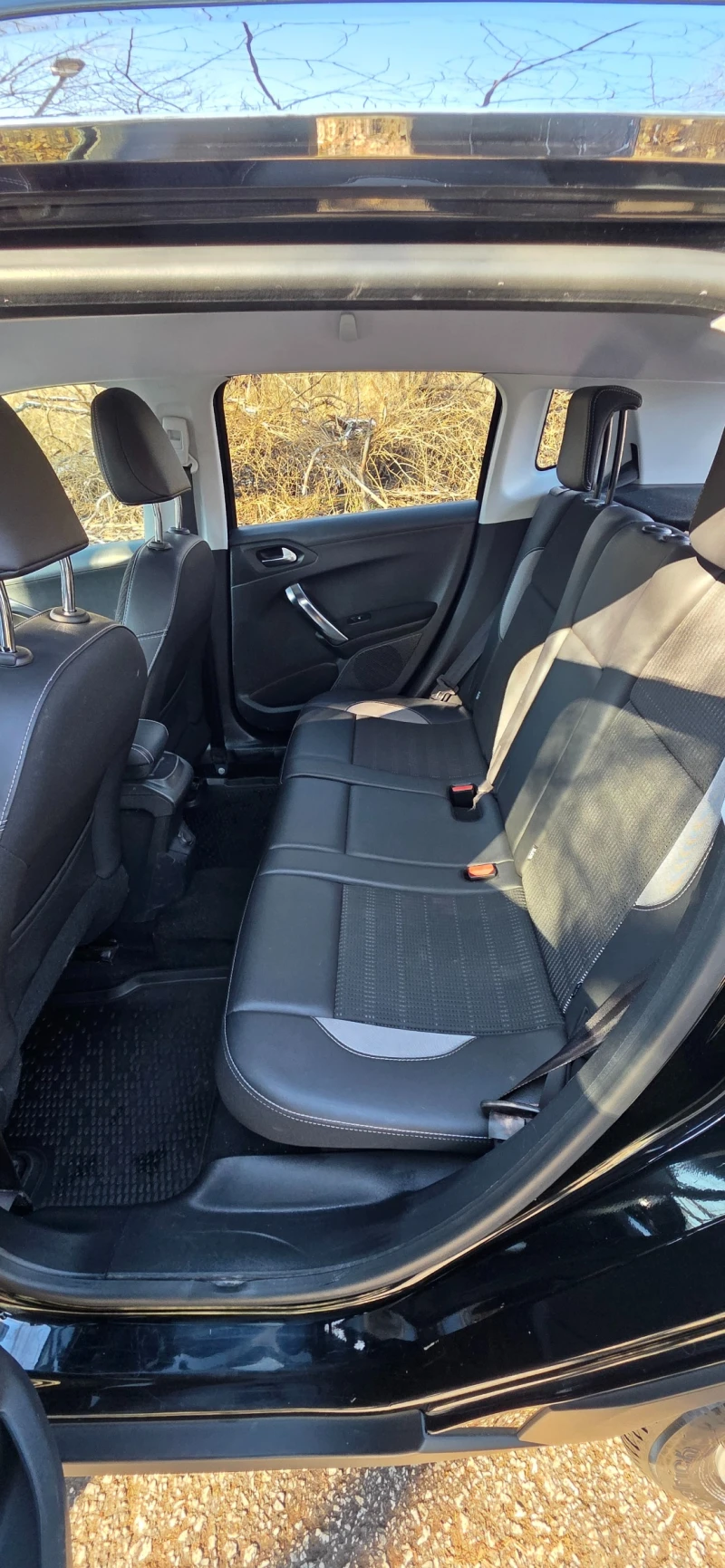 Peugeot 2008 1.2 PureTech автоматик EAT6, снимка 11 - Автомобили и джипове - 53168762