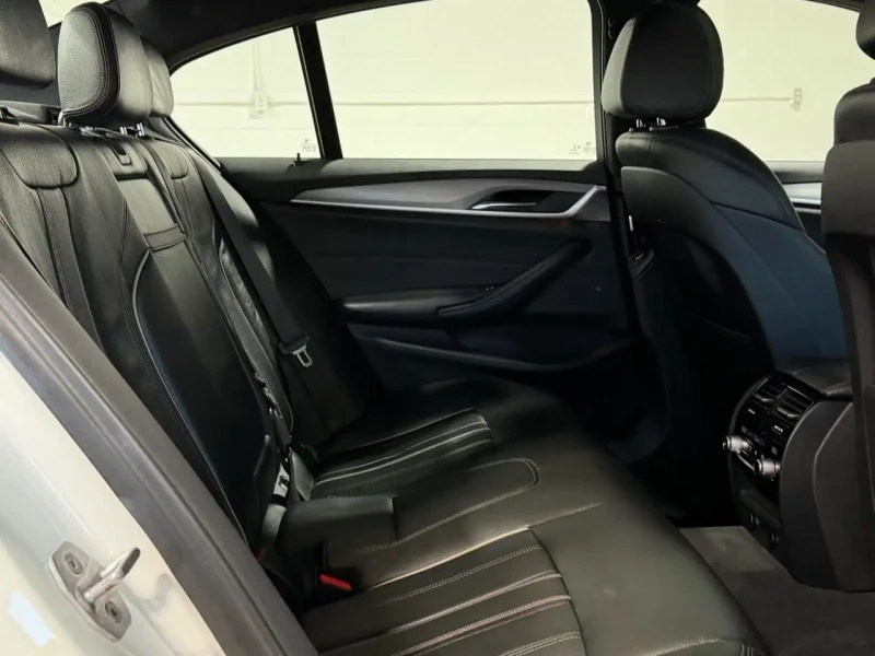 BMW 530 xDrive MSPORT * CARFAX* ОПЦИЯ ЗА ФИНАНСИРАНЕ* , снимка 13 - Автомобили и джипове - 53206727