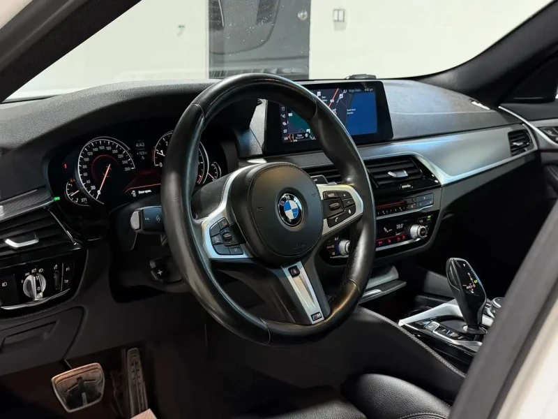 BMW 530 xDrive MSPORT * CARFAX* ОПЦИЯ ЗА ФИНАНСИРАНЕ* , снимка 5 - Автомобили и джипове - 53206727