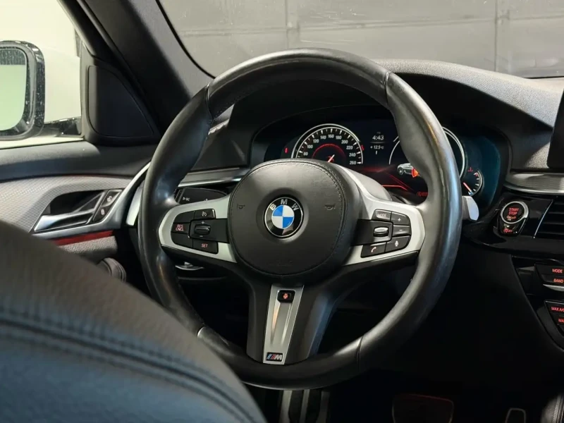 BMW 530 xDrive MSPORT * CARFAX* ОПЦИЯ ЗА ФИНАНСИРАНЕ* , снимка 6 - Автомобили и джипове - 53206727