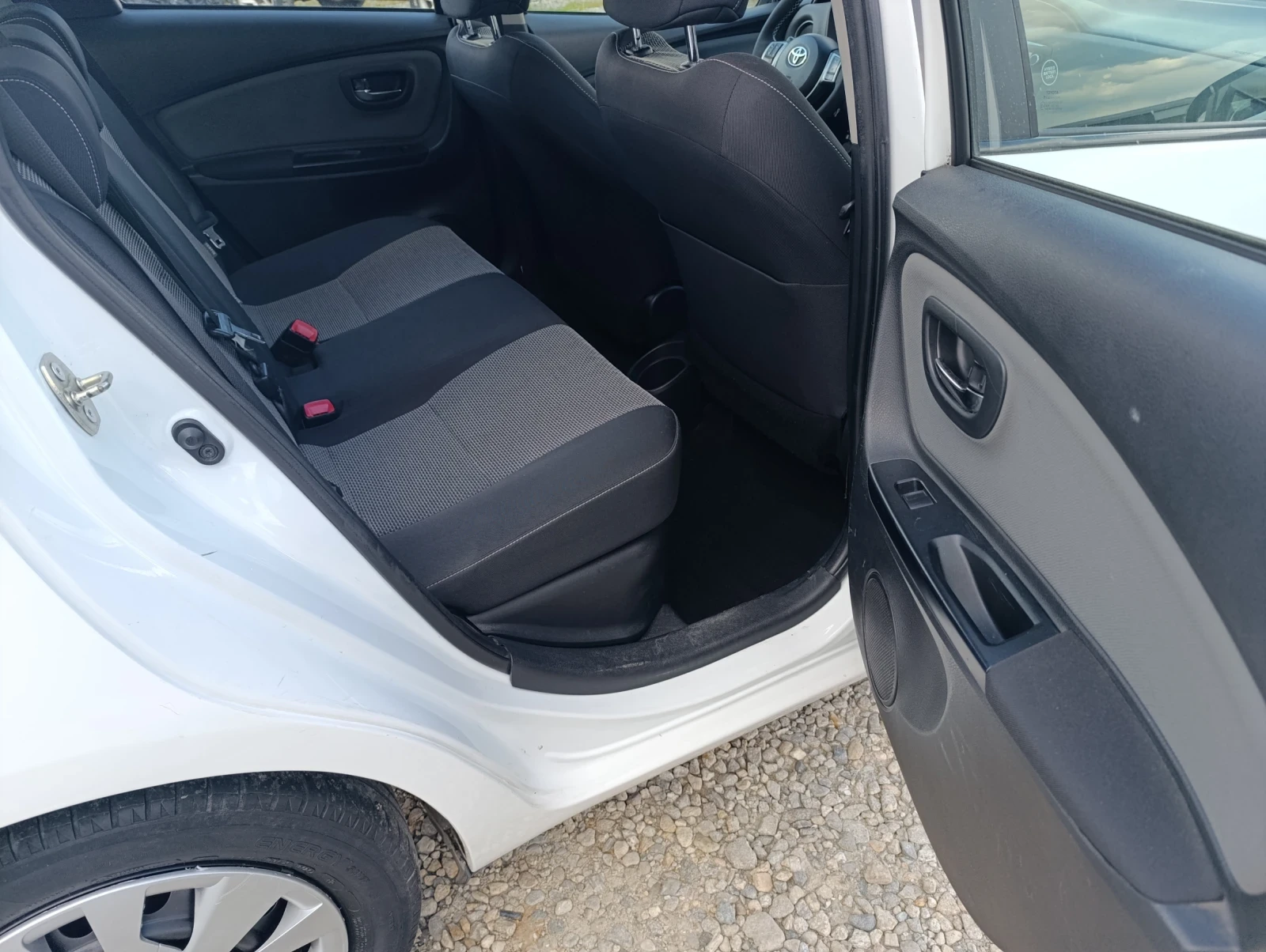 Toyota Yaris 1.5 Hybrid Active Automatic  - изображение 10