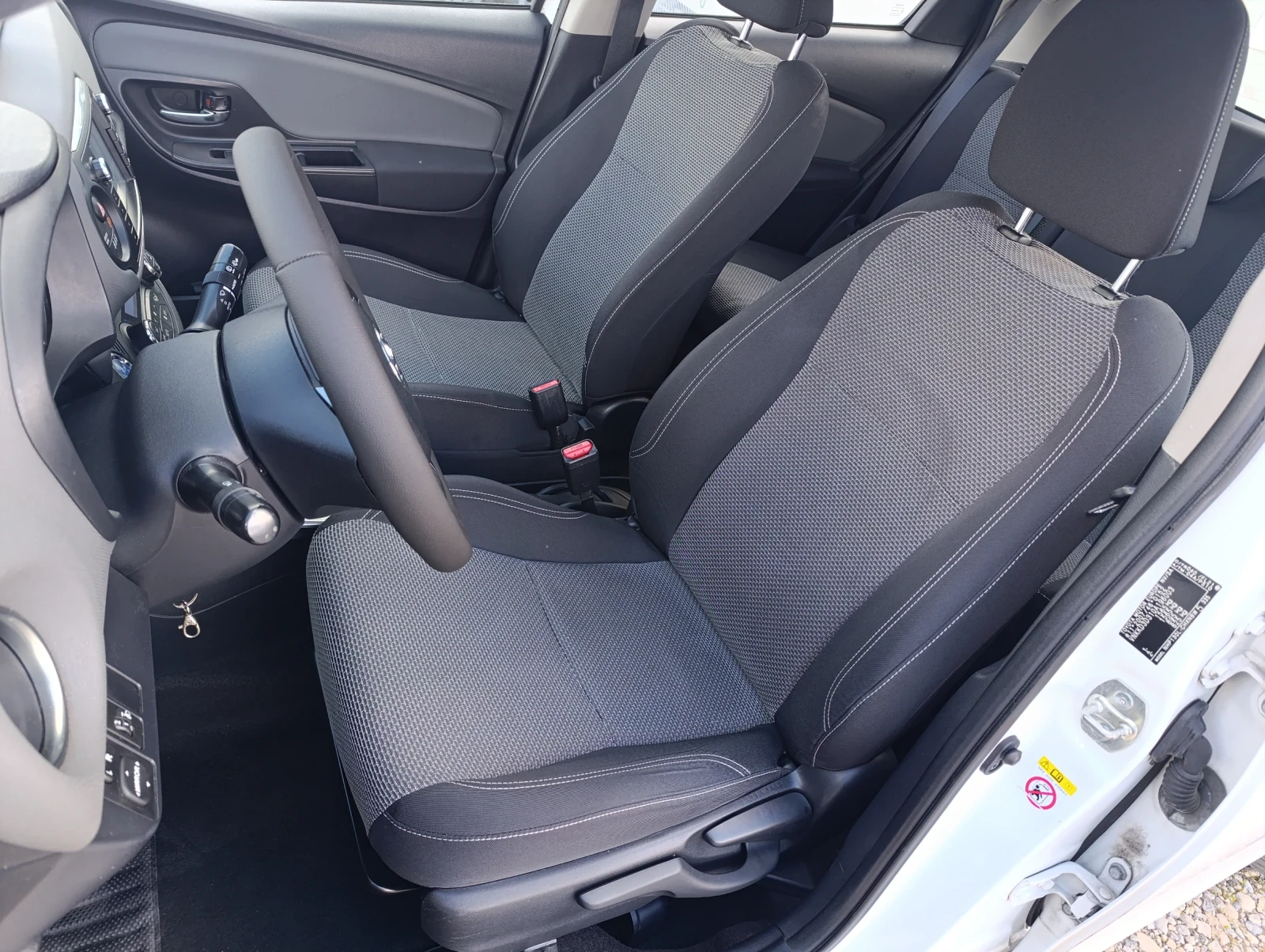 Toyota Yaris 1.5 Hybrid Active Automatic  - изображение 7