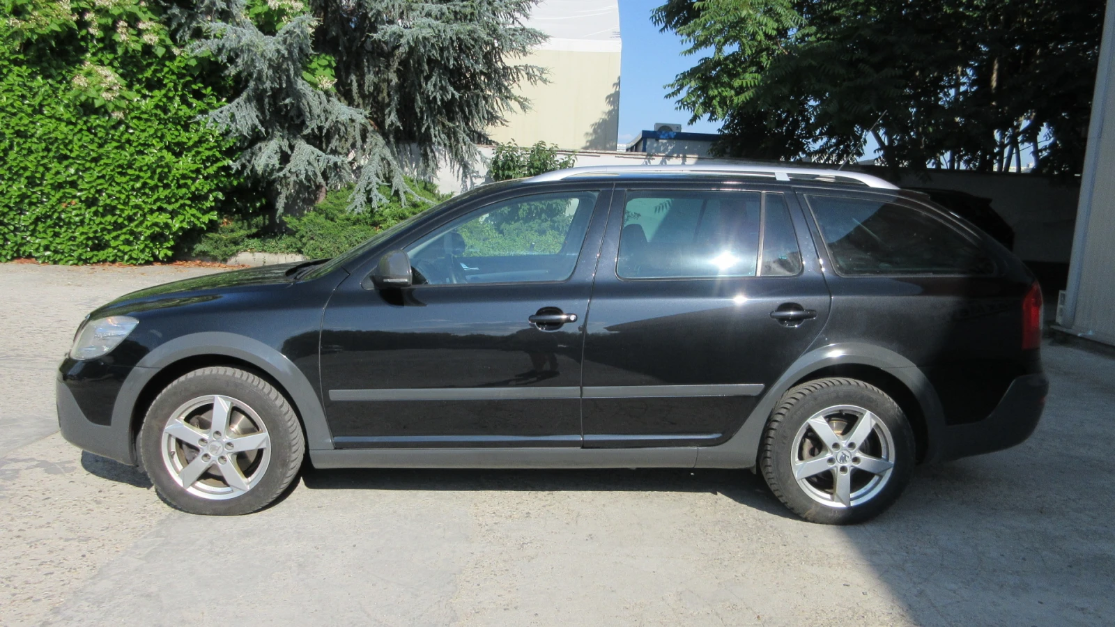 Skoda Octavia SCOUT-2.0-TDI-4x4 - изображение 8