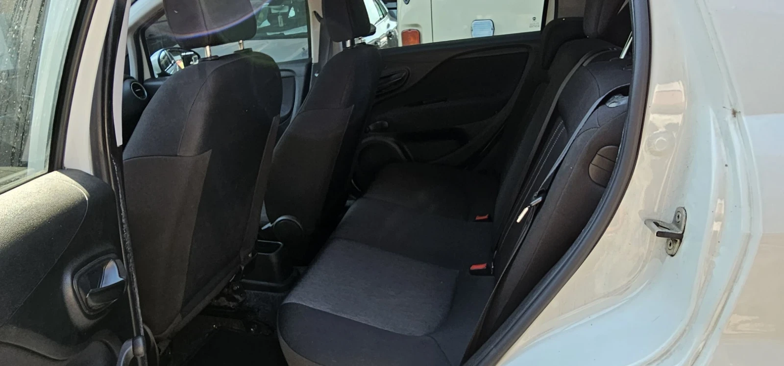 Fiat Punto Euro6b 1.2i КЛИМАТИК  - изображение 8