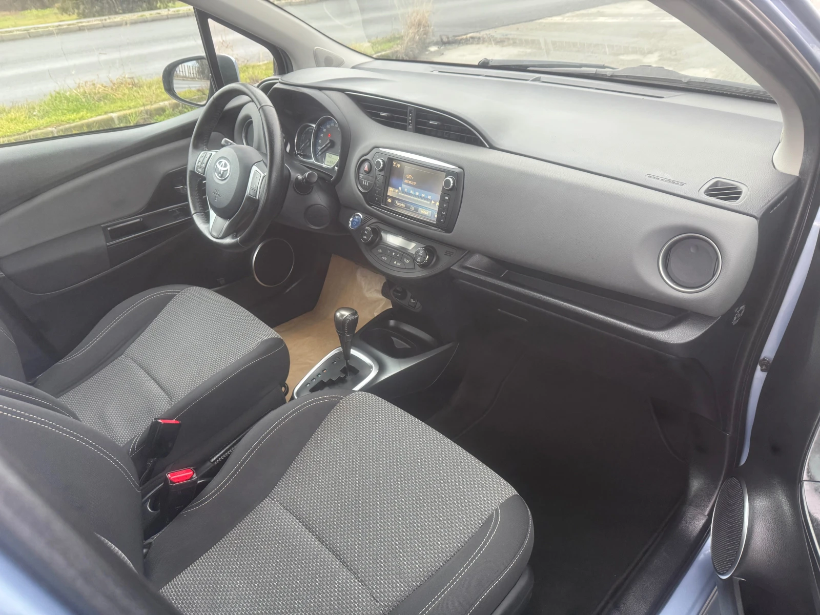 Toyota Yaris 1.5 HYBRID ��������� | Mobile.bg � ����������� 10