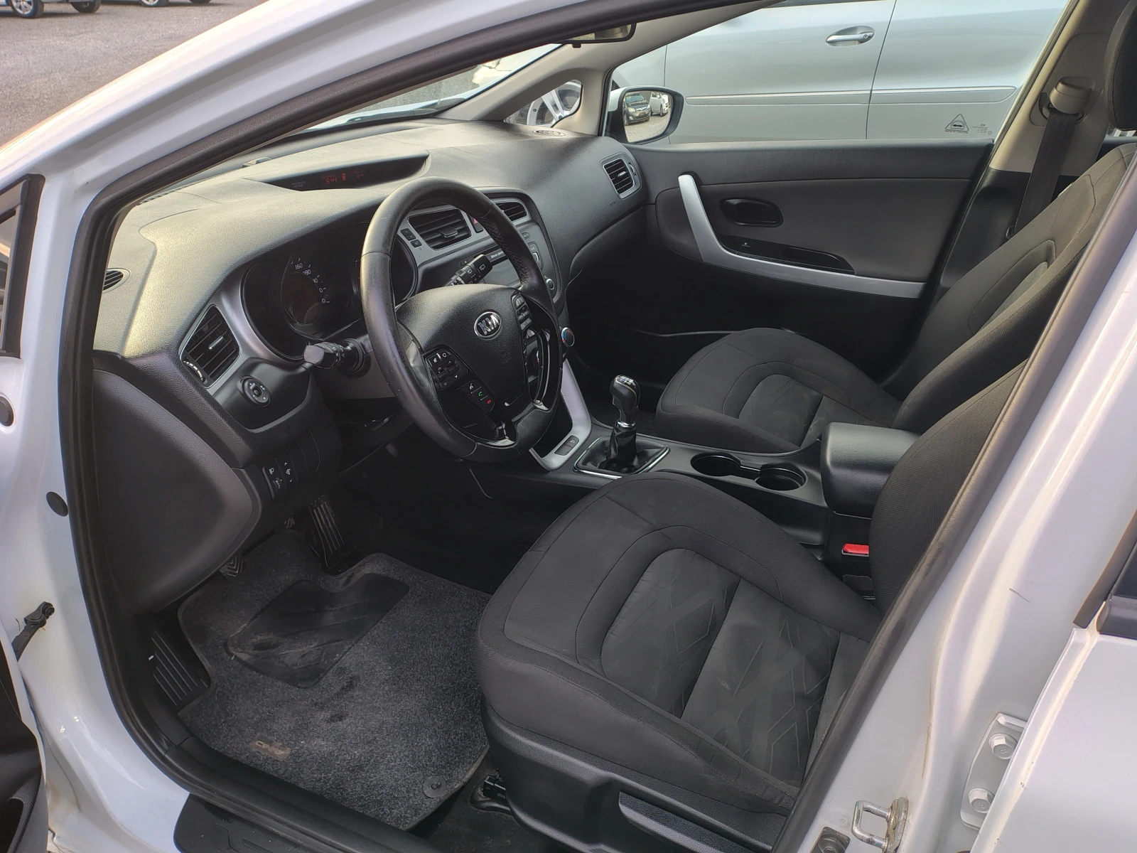 Kia Ceed 1.4 CRDI | Mobile.bg � ����������� 14