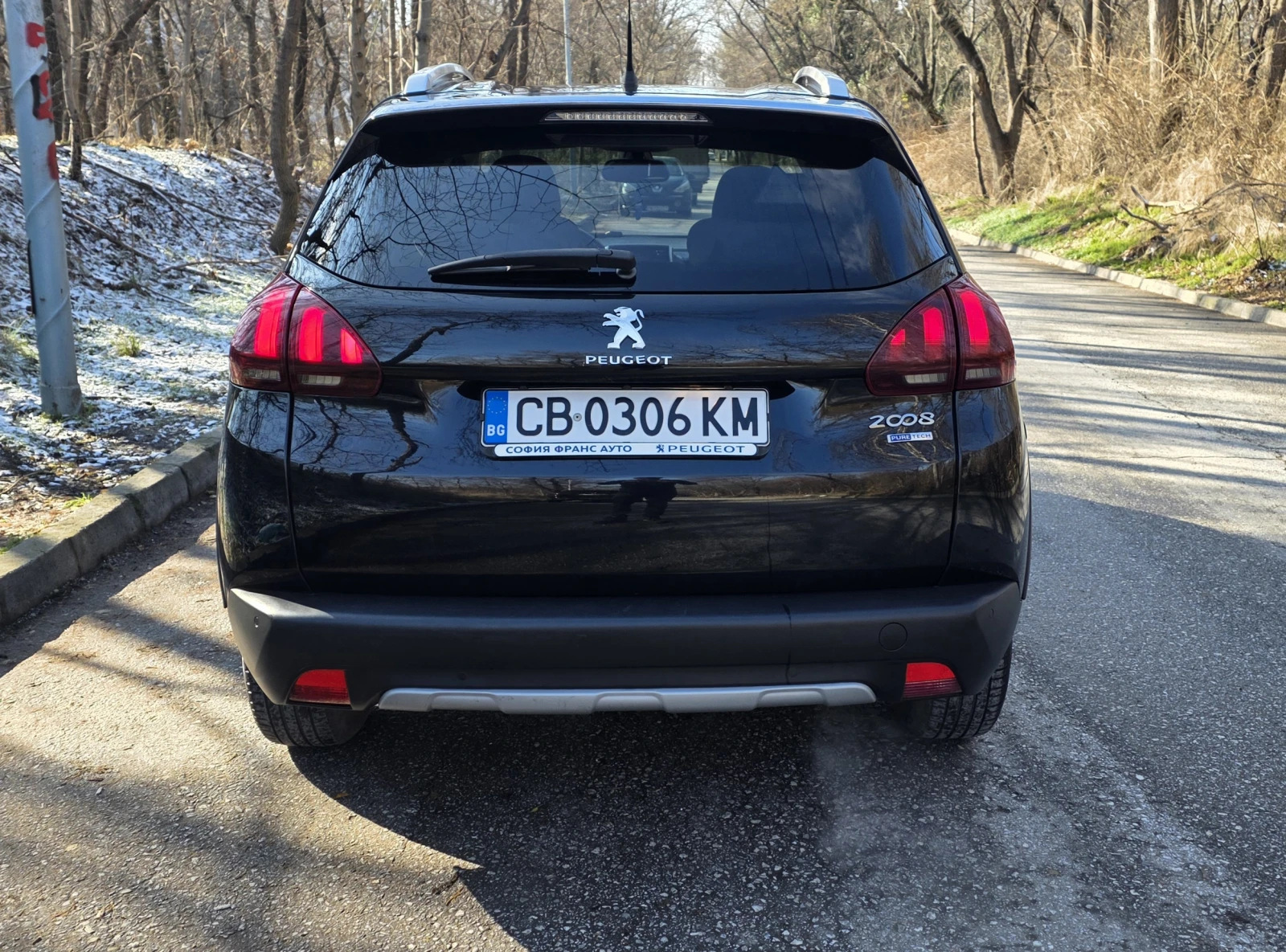 Peugeot 2008 1.2 PureTech автоматик EAT6 - изображение 5