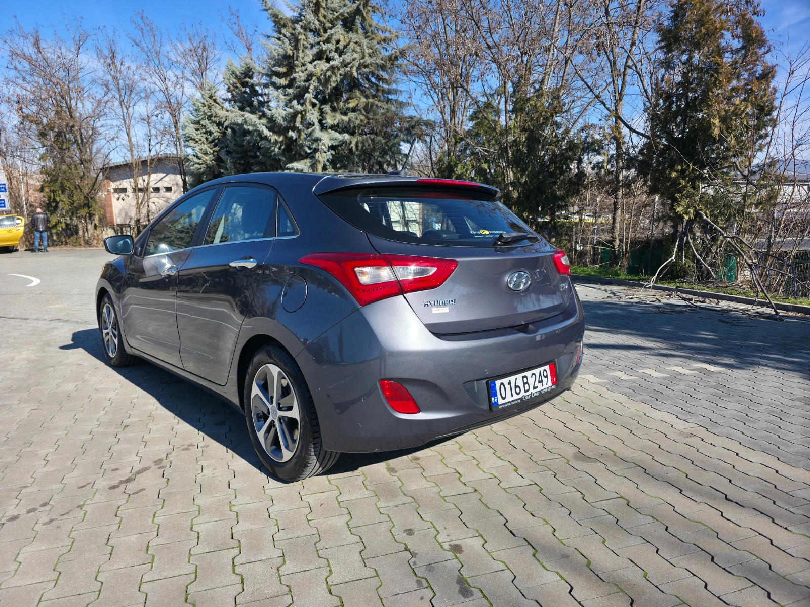 Hyundai I30 1.6CRDI automatik Euro6b - изображение 6