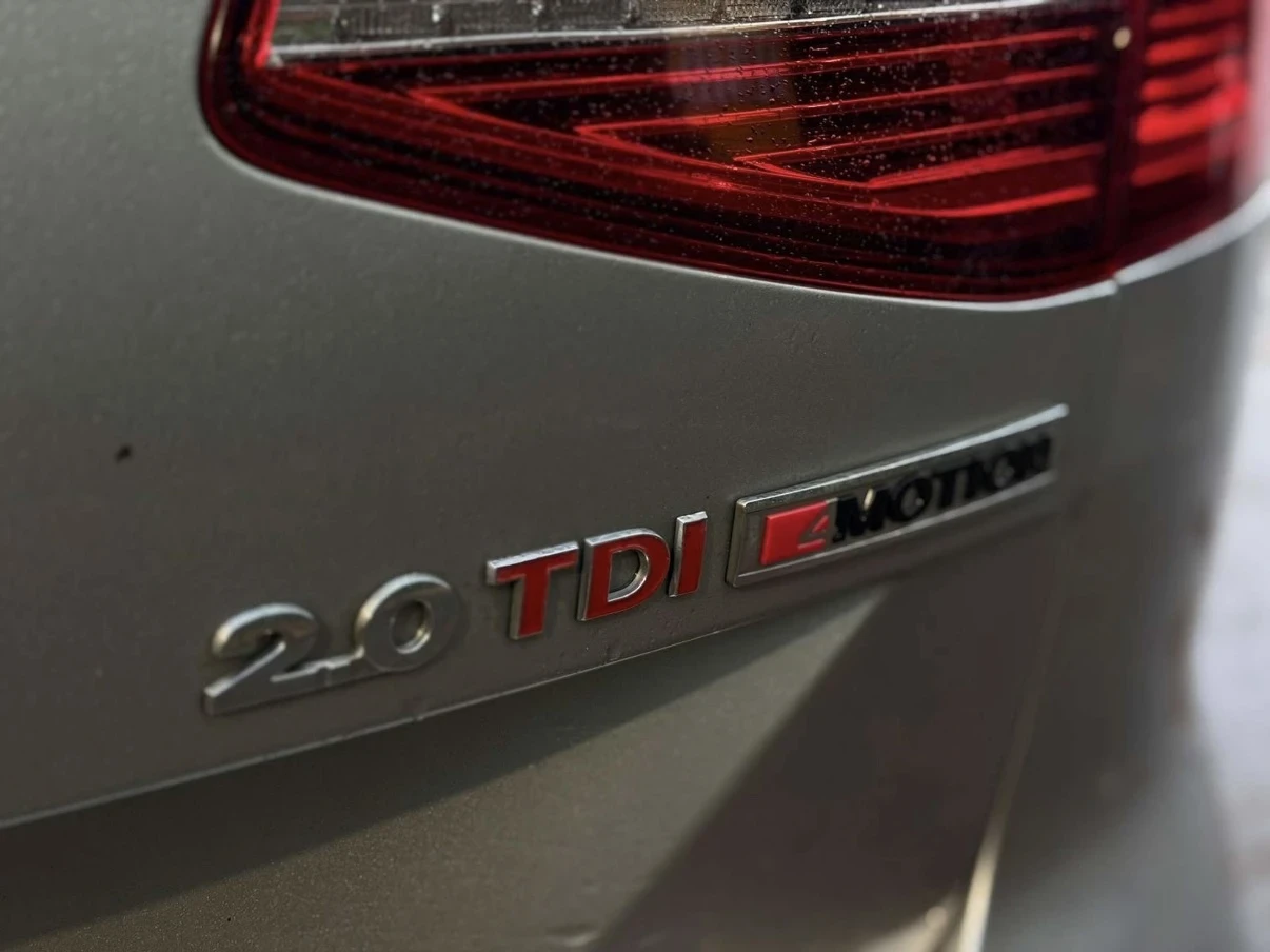 VW Passat 2.0 TDI 240 К.С. HIGHLINE 4MOTION АВТОМАТ, снимка 13 - Автомобили и джипове - 53878145